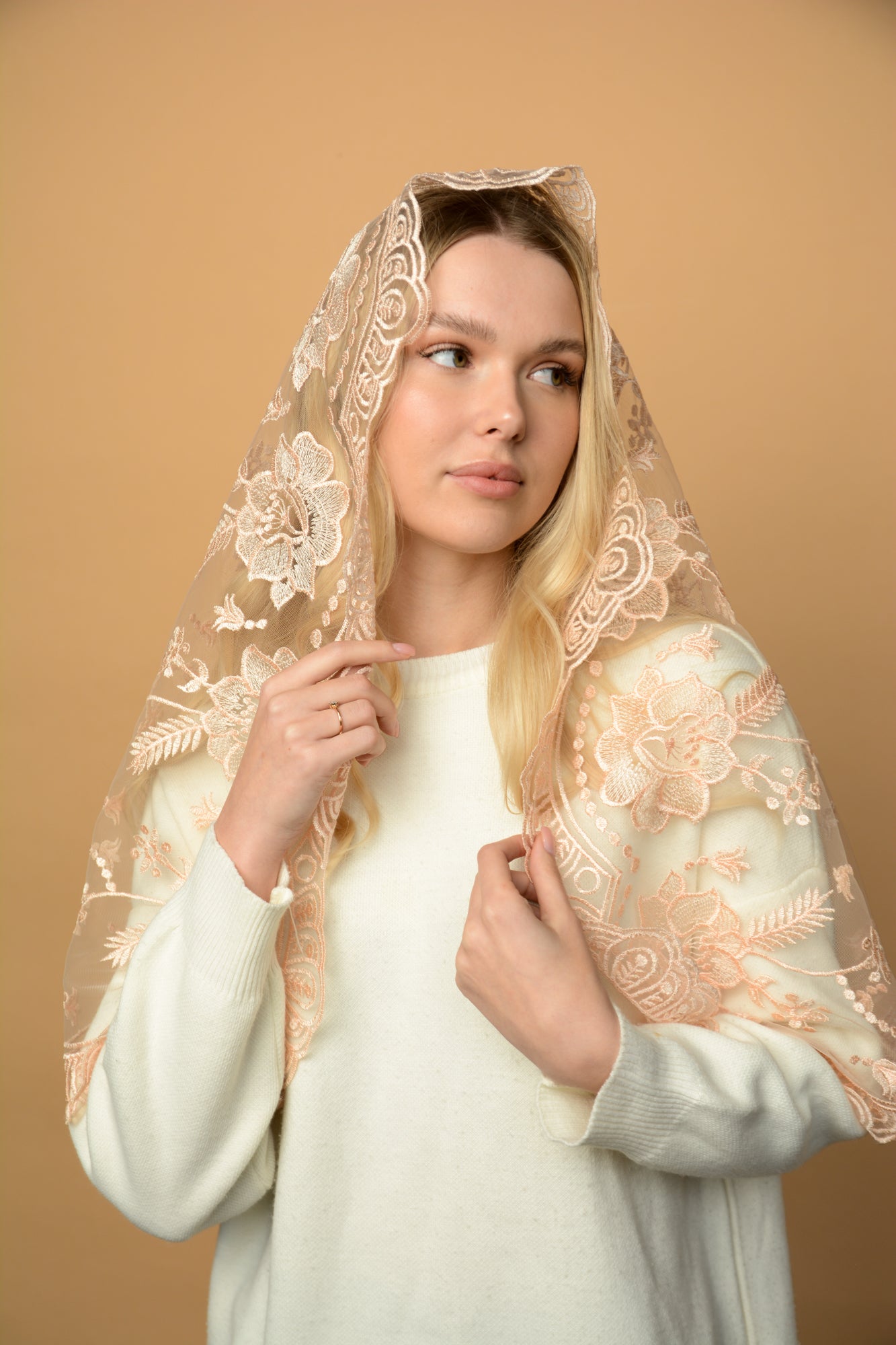 LONG PEACH MANTILLA