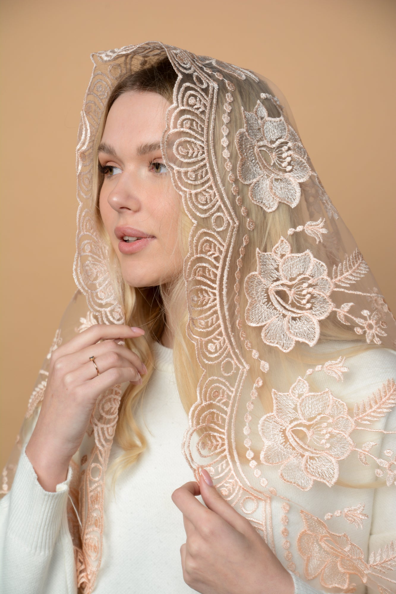LONG PEACH MANTILLA
