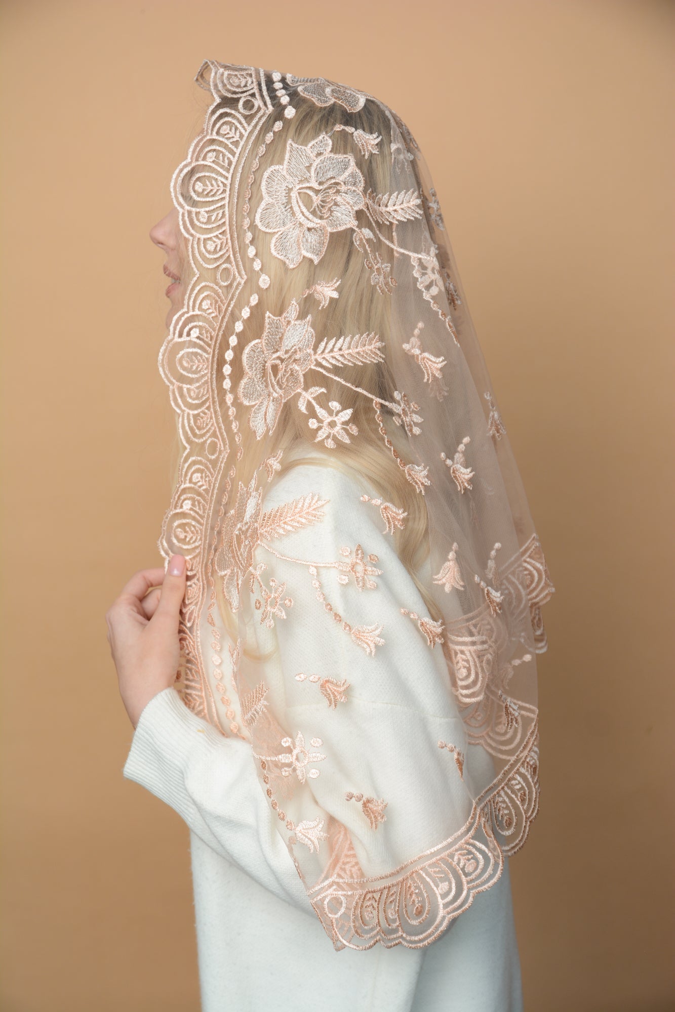 LONG PEACH MANTILLA