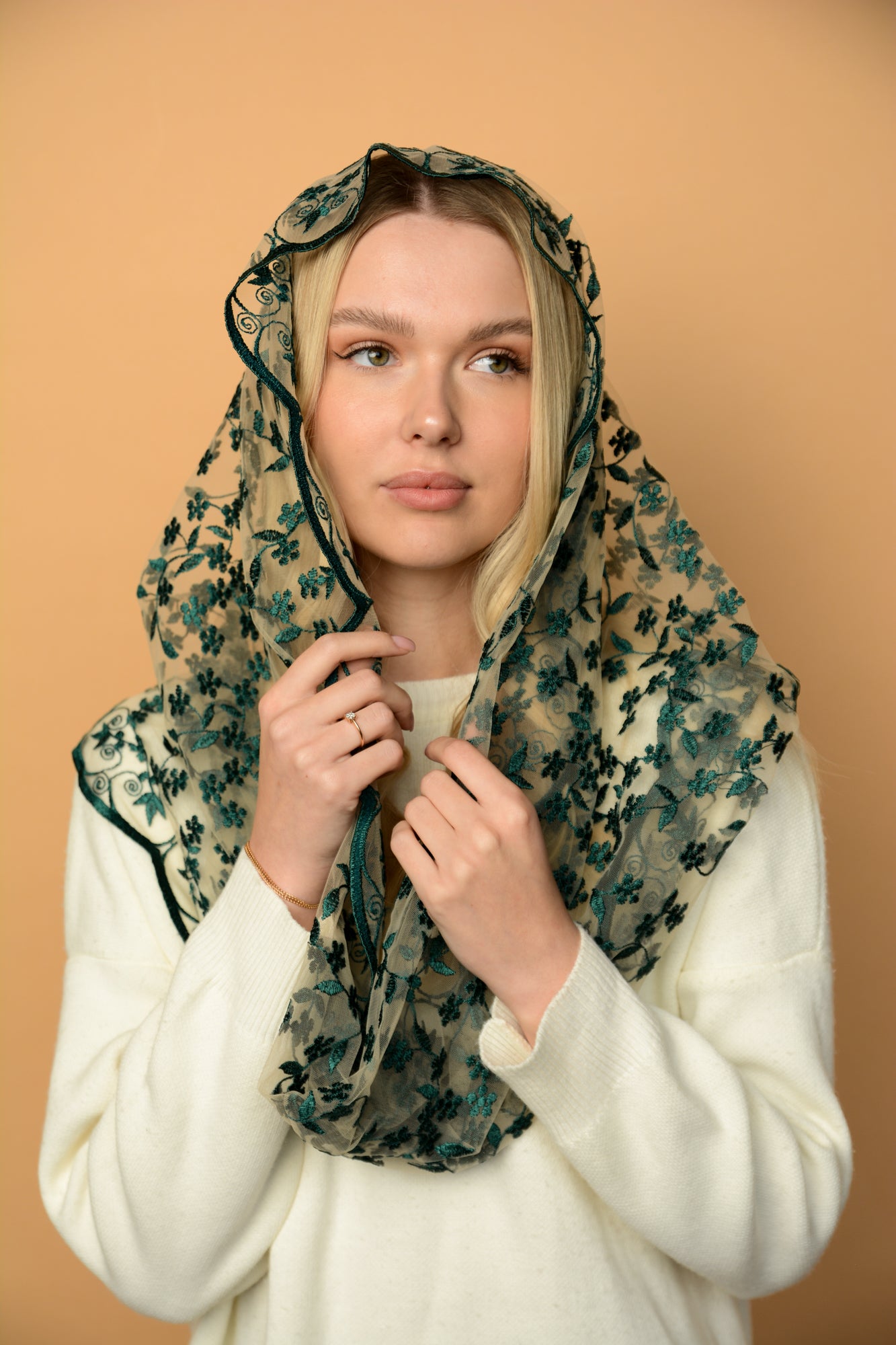 Green Infinity Mantilla