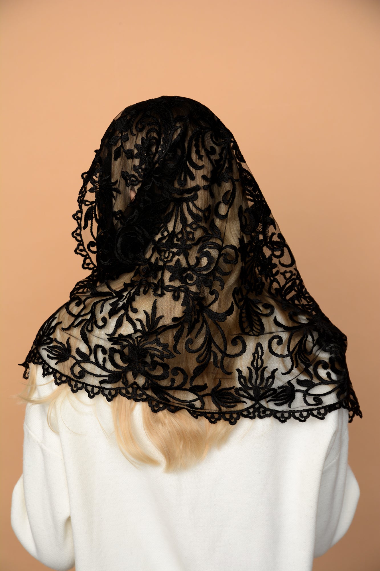 BLACK INFINITY MANTILLA
