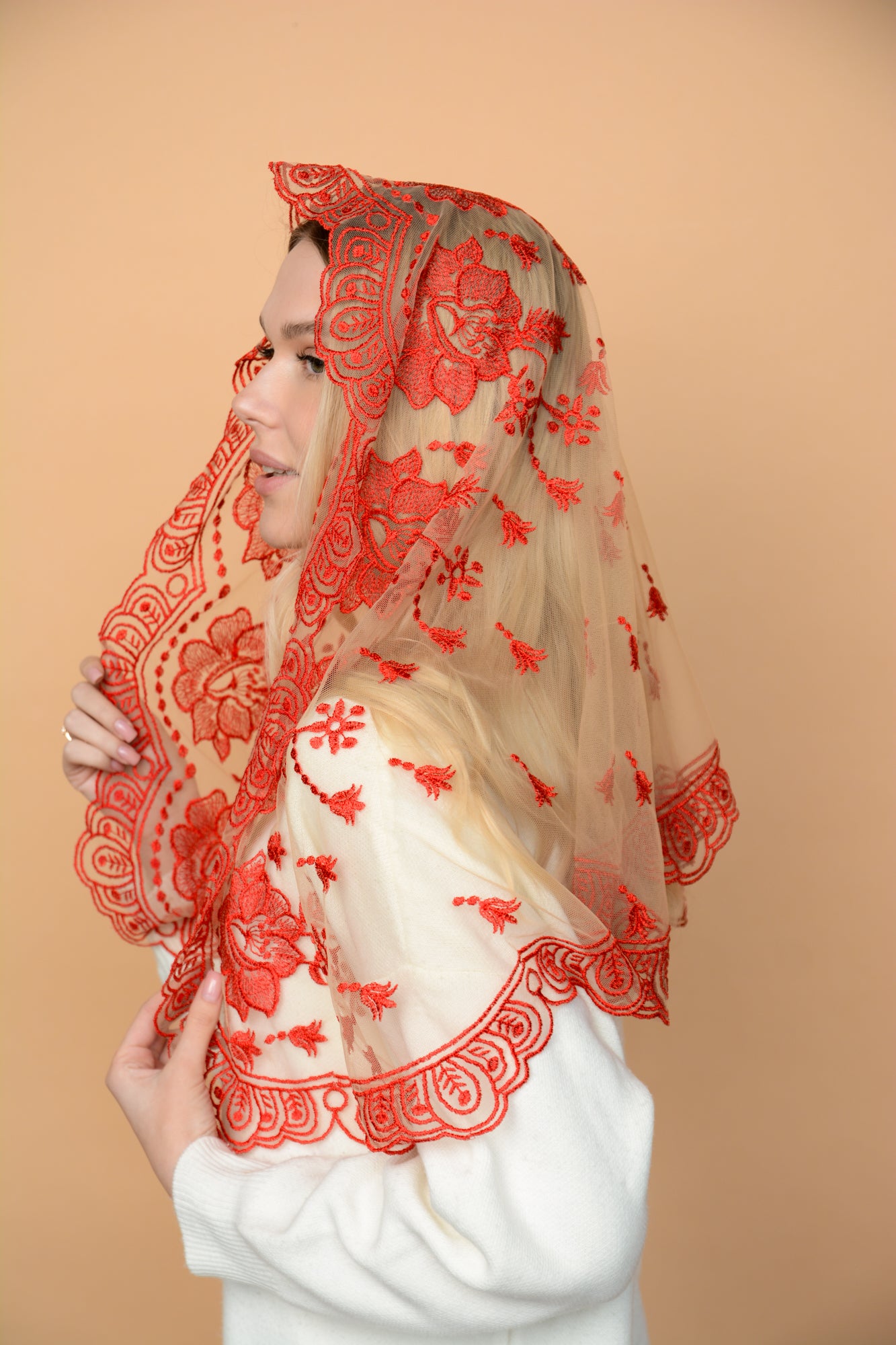 RED LONG MANTILLA