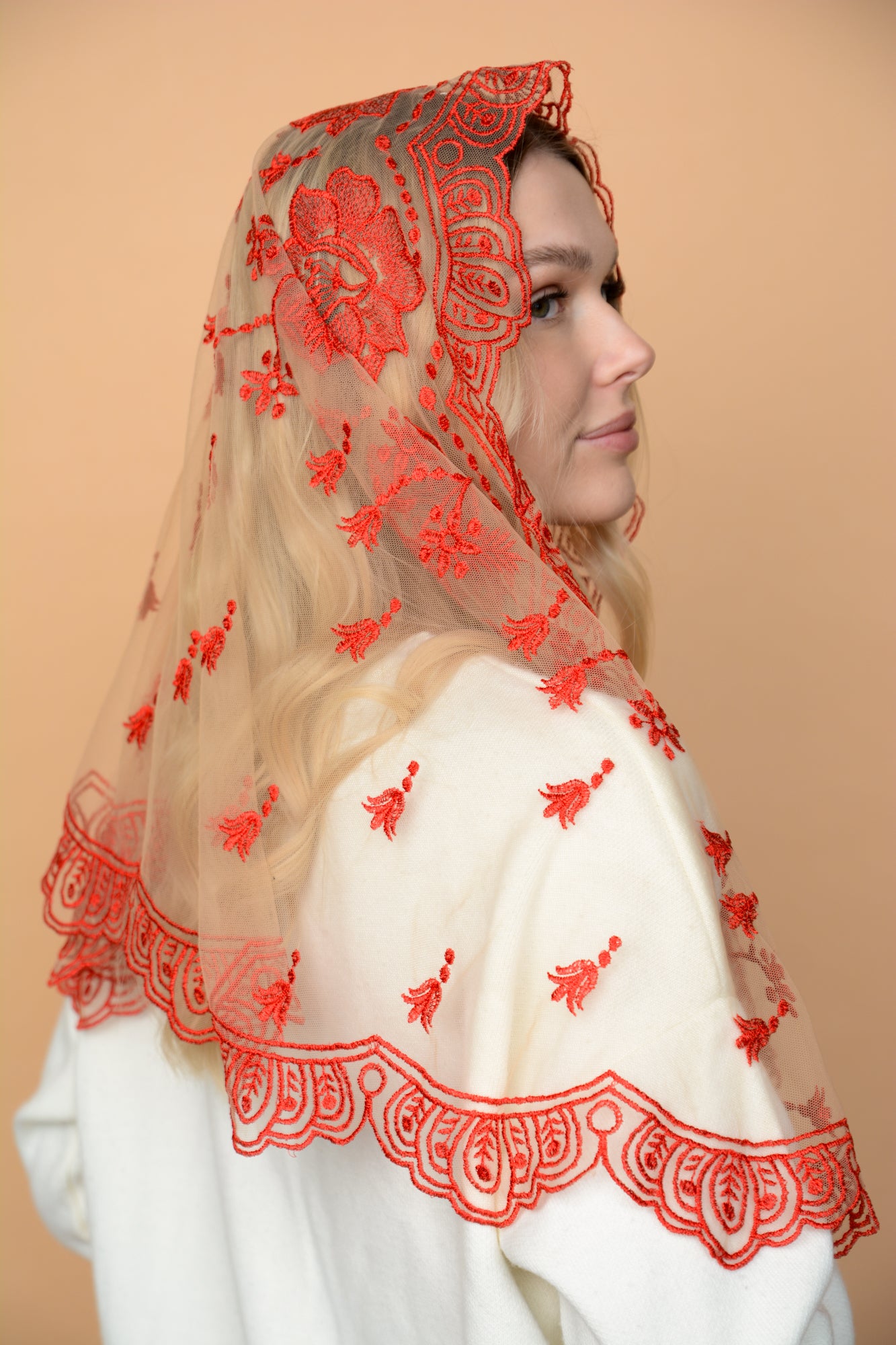 RED LONG MANTILLA