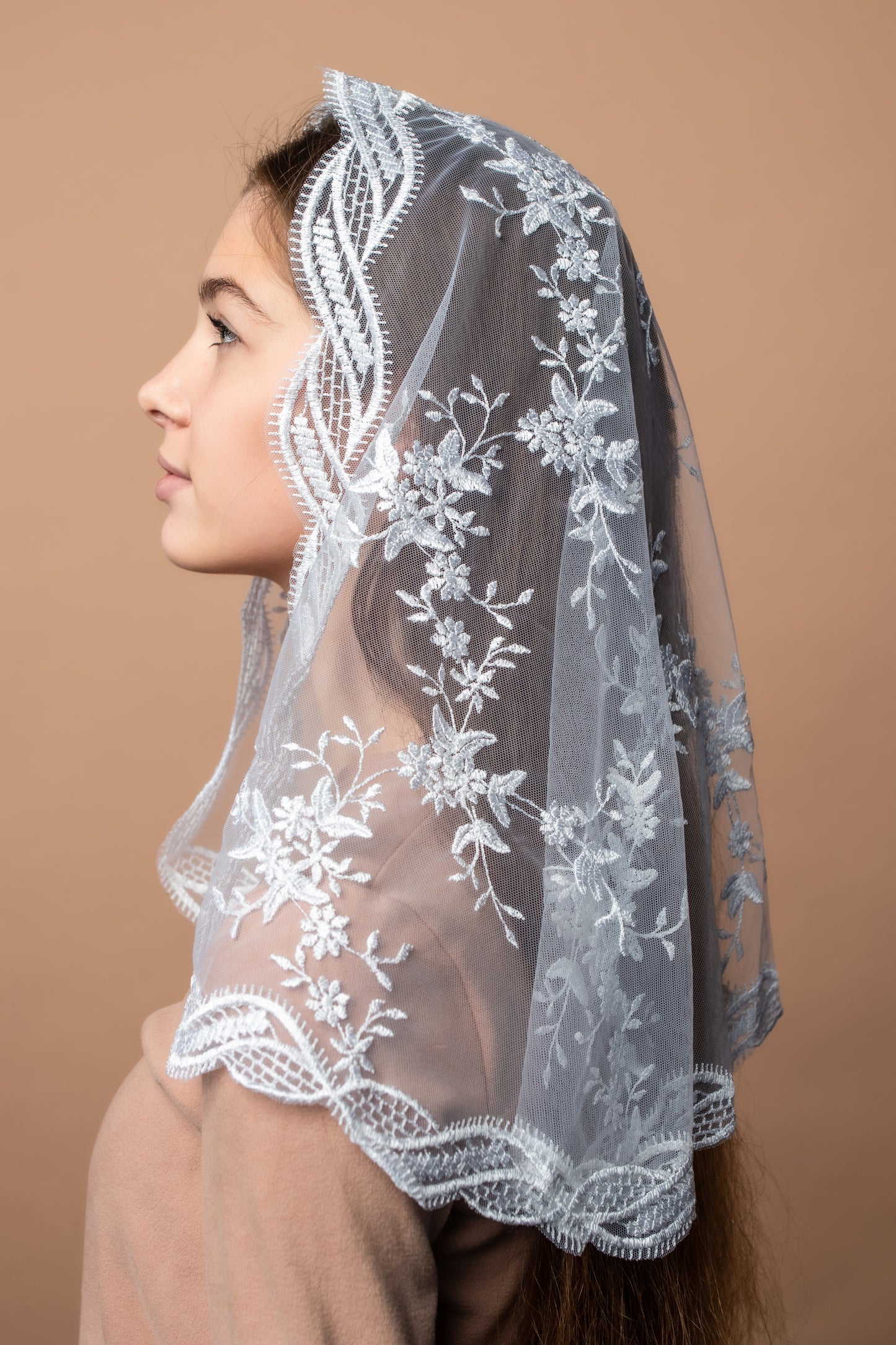 IVORY SHORT MANTILLA