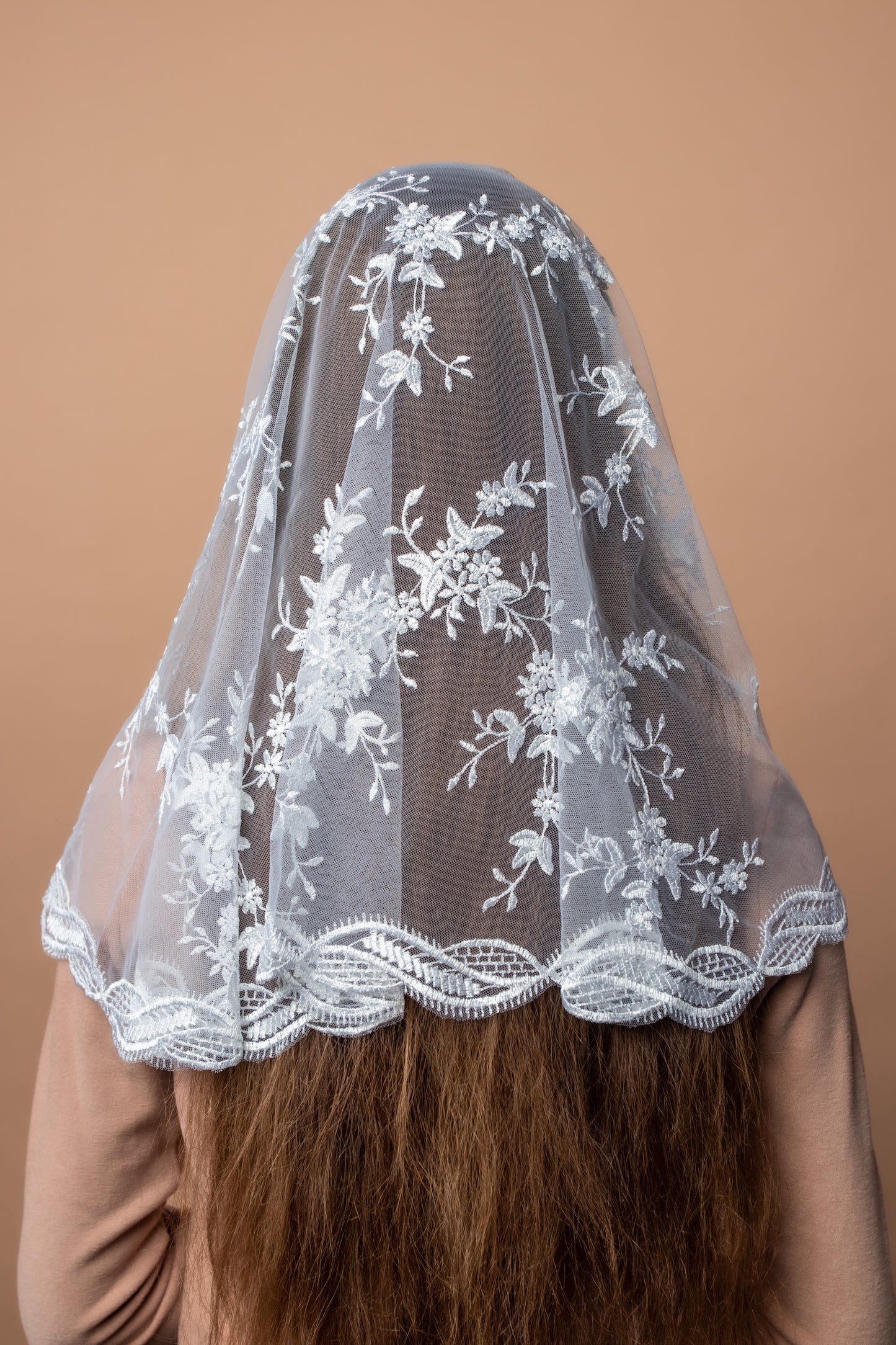 IVORY SHORT MANTILLA