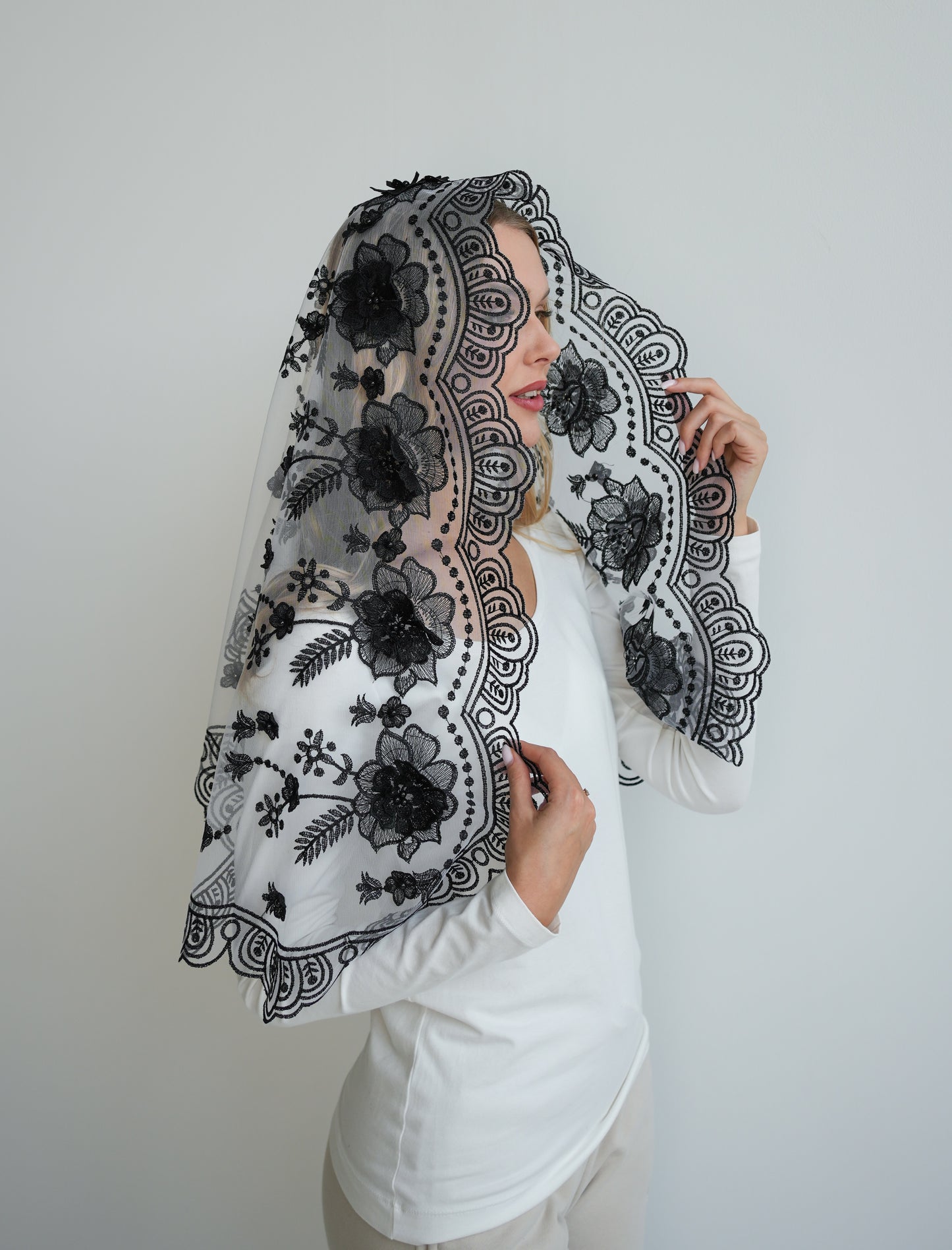 NEW 3D BLACK & WHITE VEIL - MariaVeils