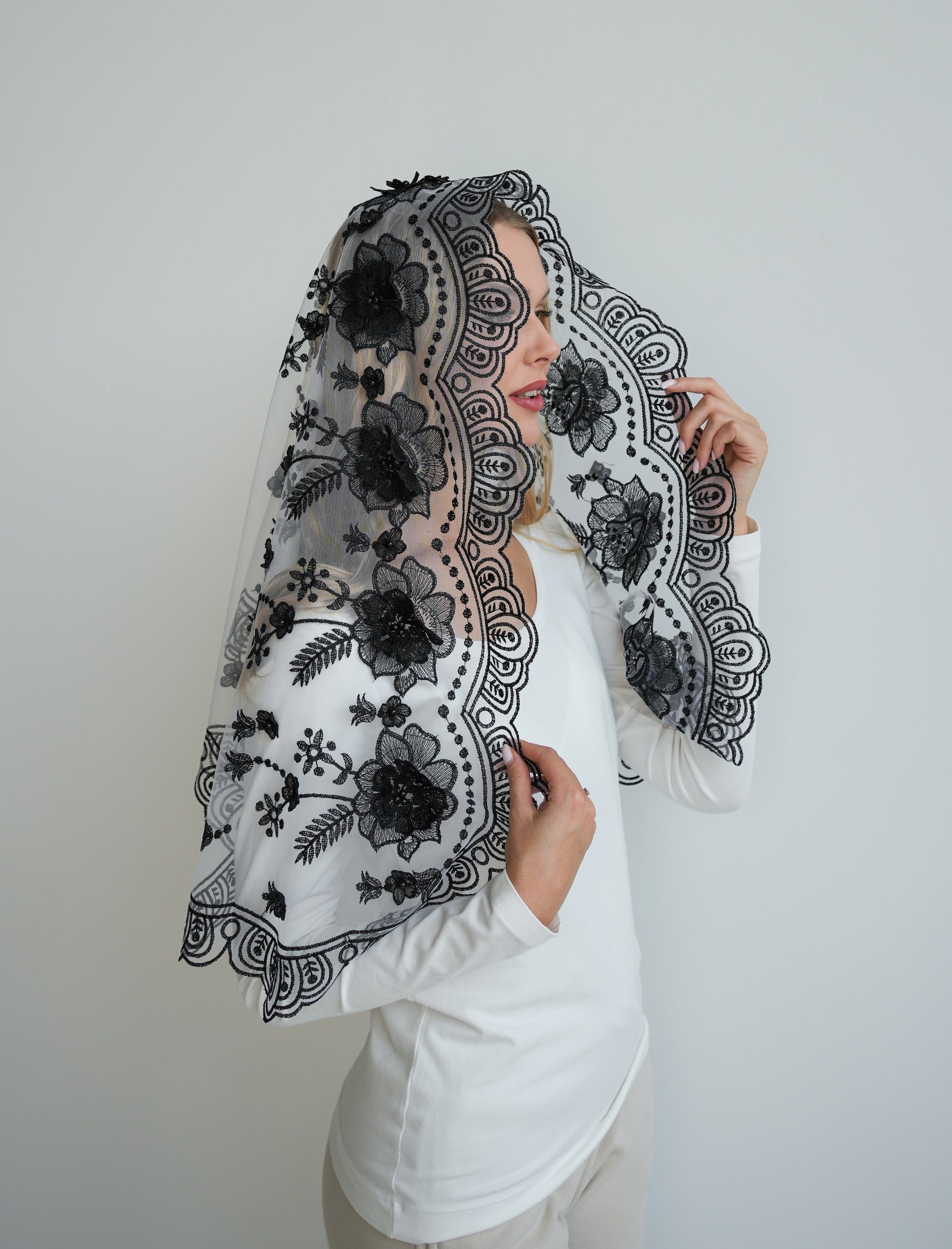 NEW 3D BLACK & WHITE VEIL - MariaVeils