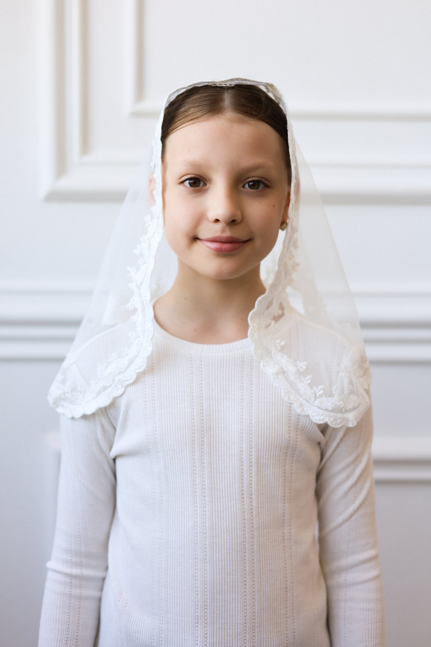 CHILD VEIL WITH SHINY LACE