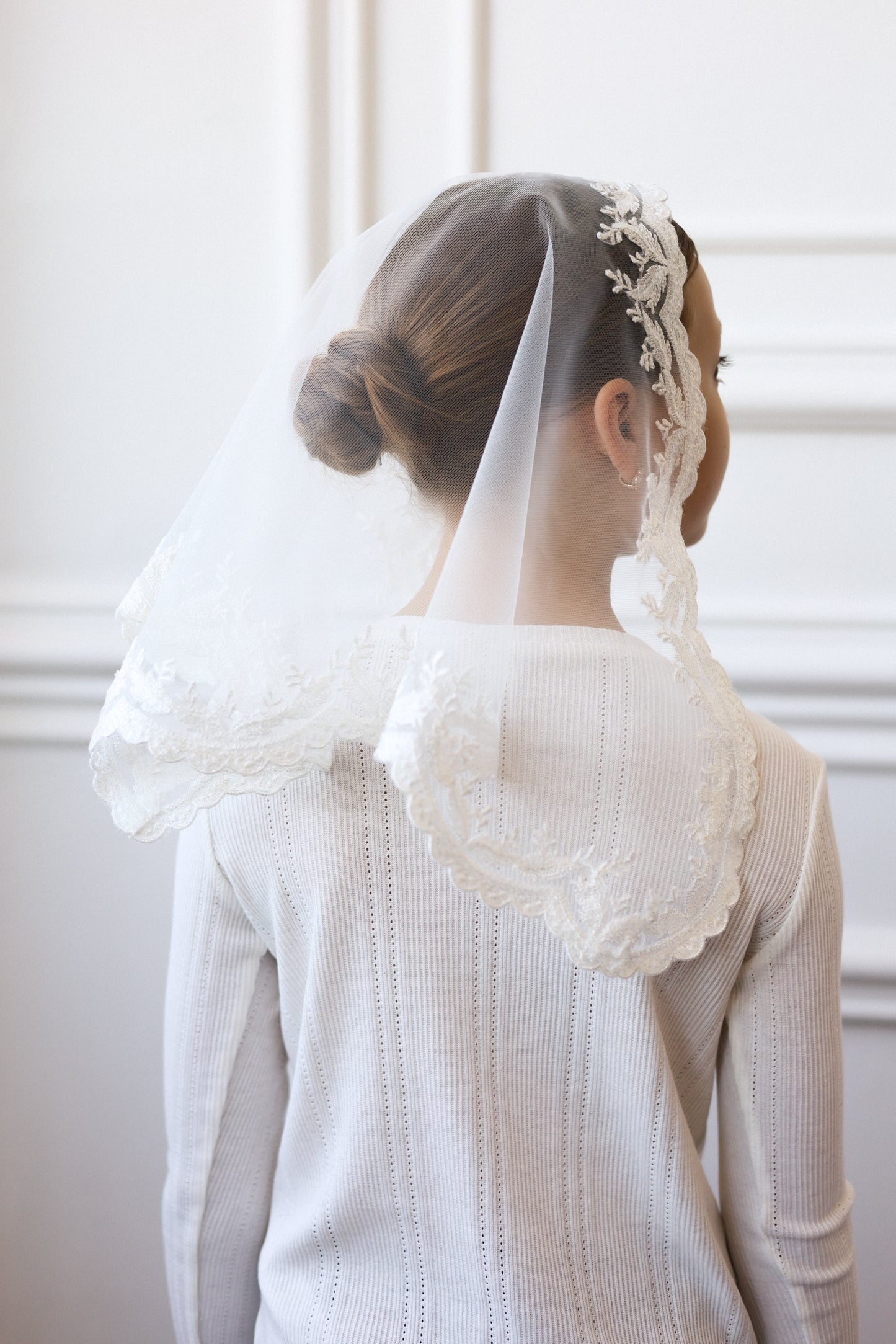 CHILD VEIL WITH SHINY LACE