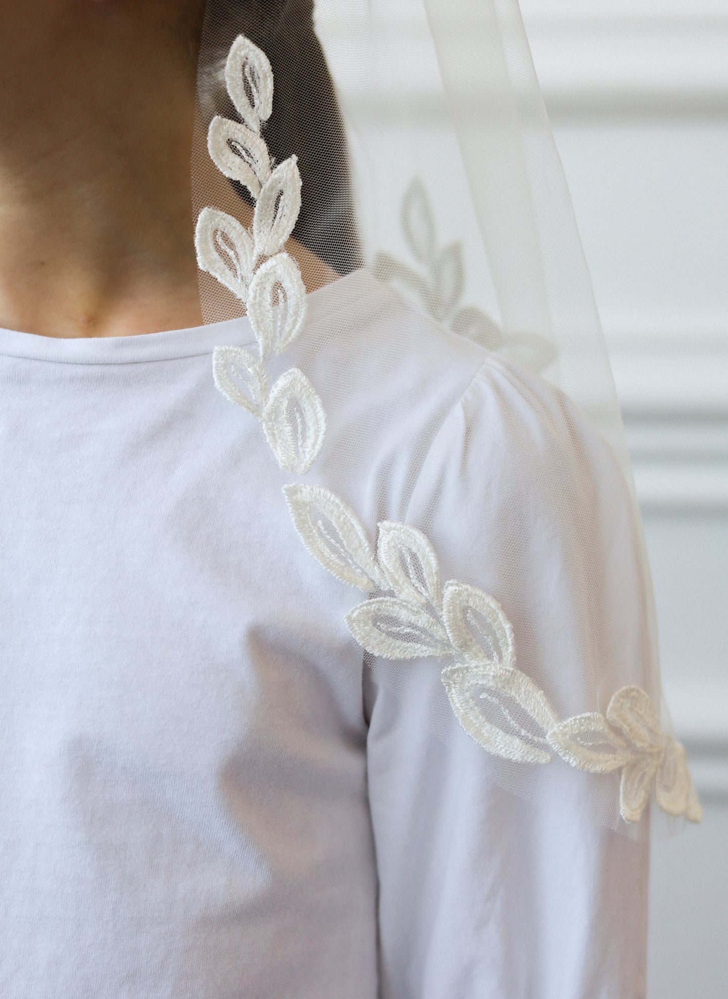 CLASSIC TULLE MANTILLA