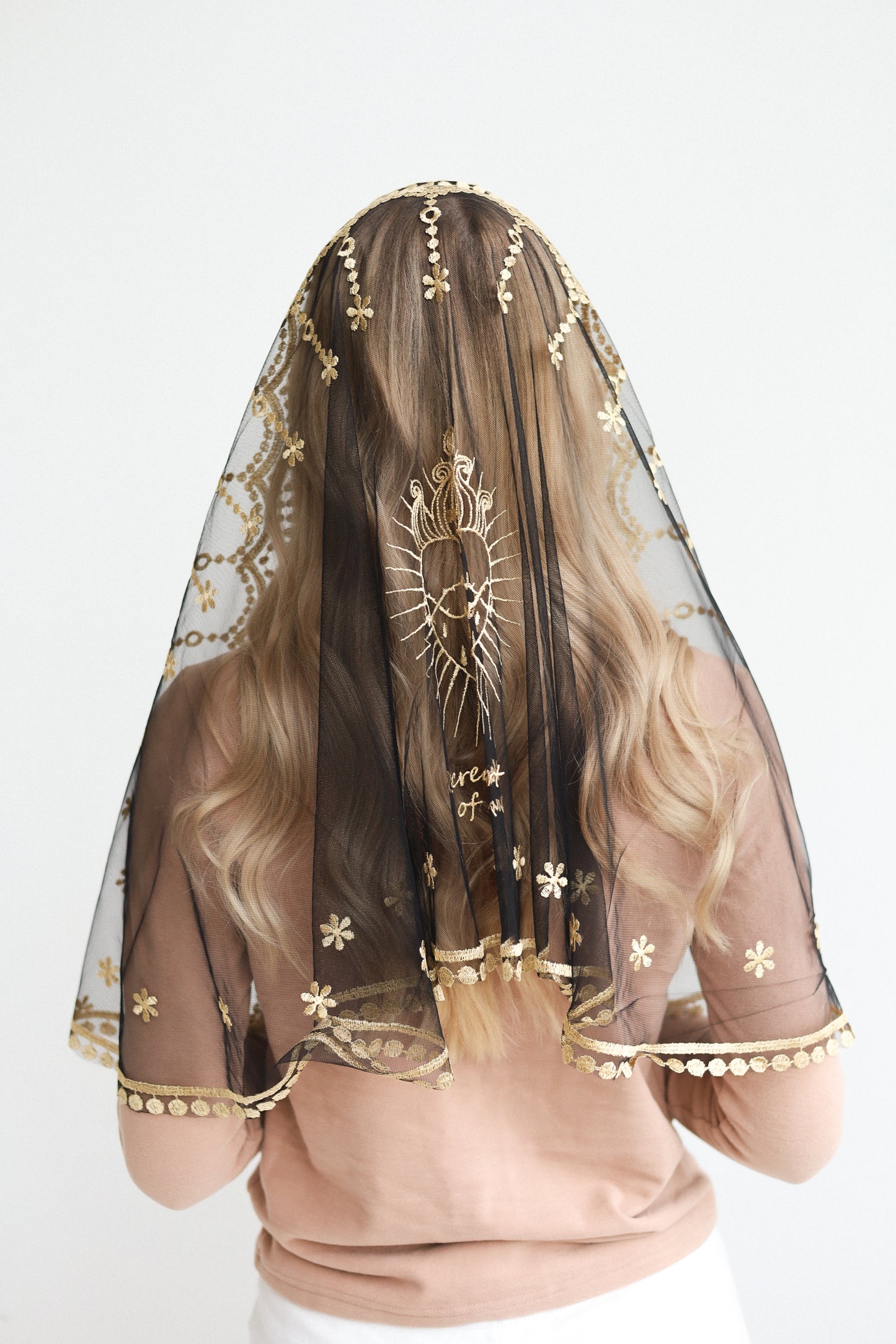 SACRED HEART DESIGN VEIL