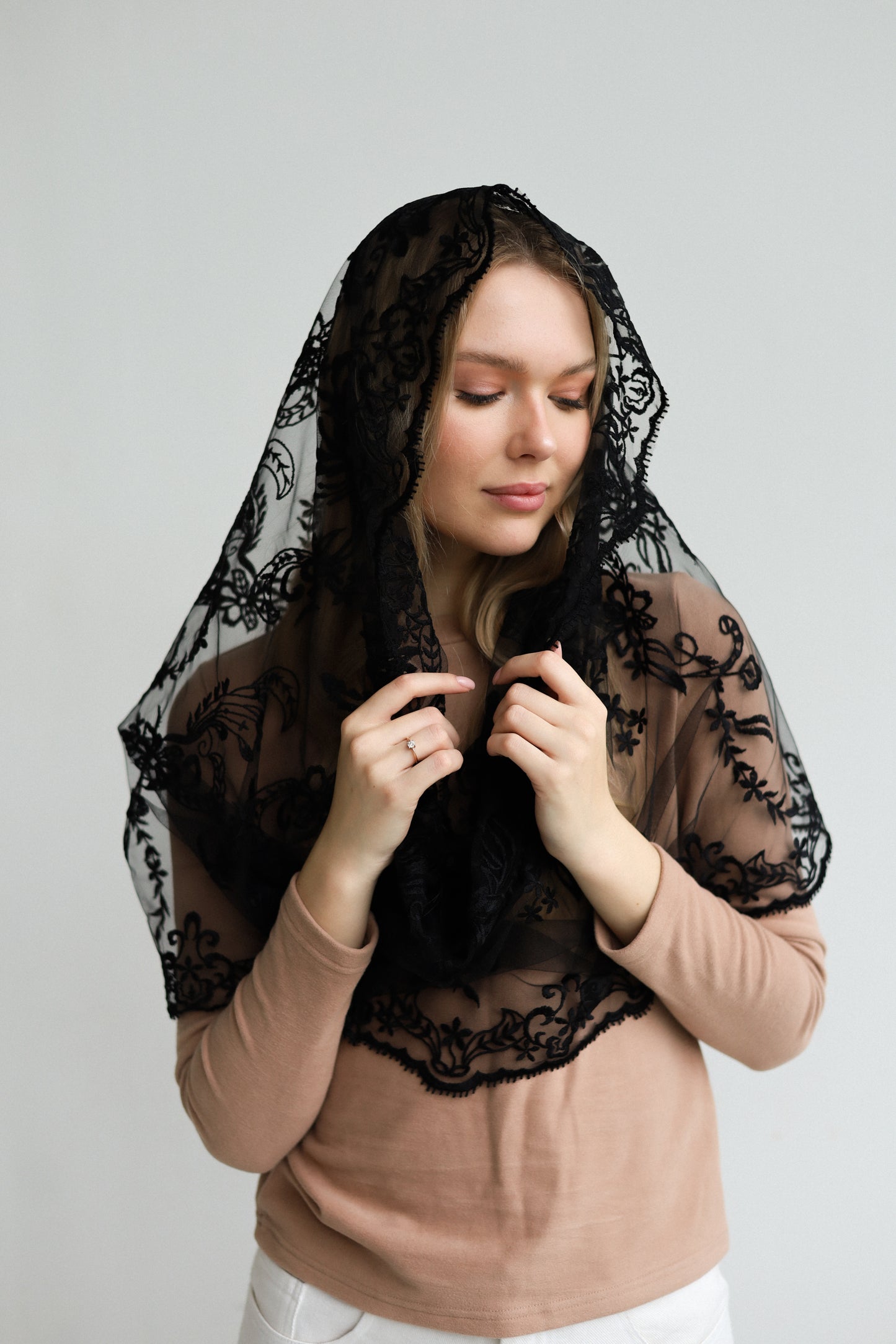 BLACK INFINITY MANTILLA