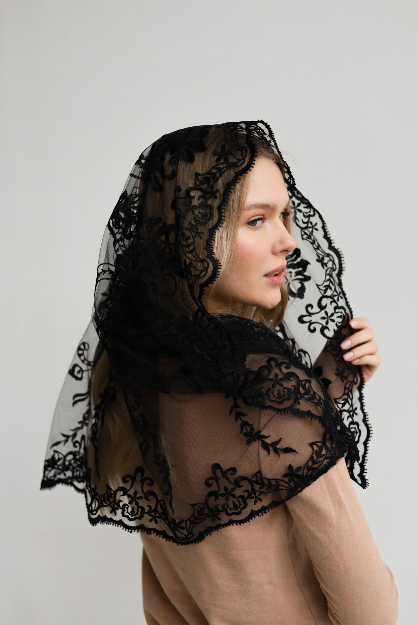 NEW GOLD MANTILLA