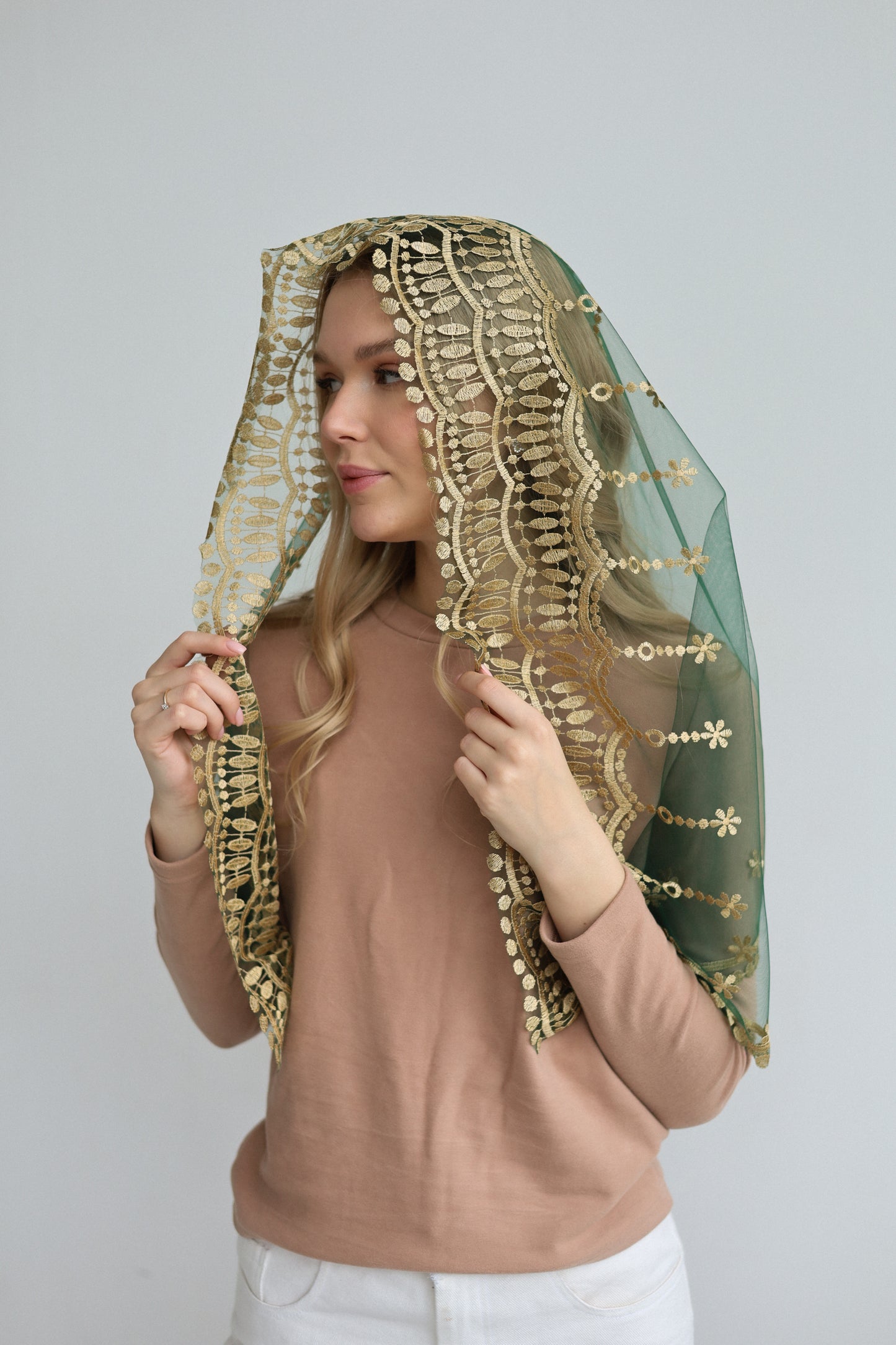 VEIL WITH HEART EMBROIDERY