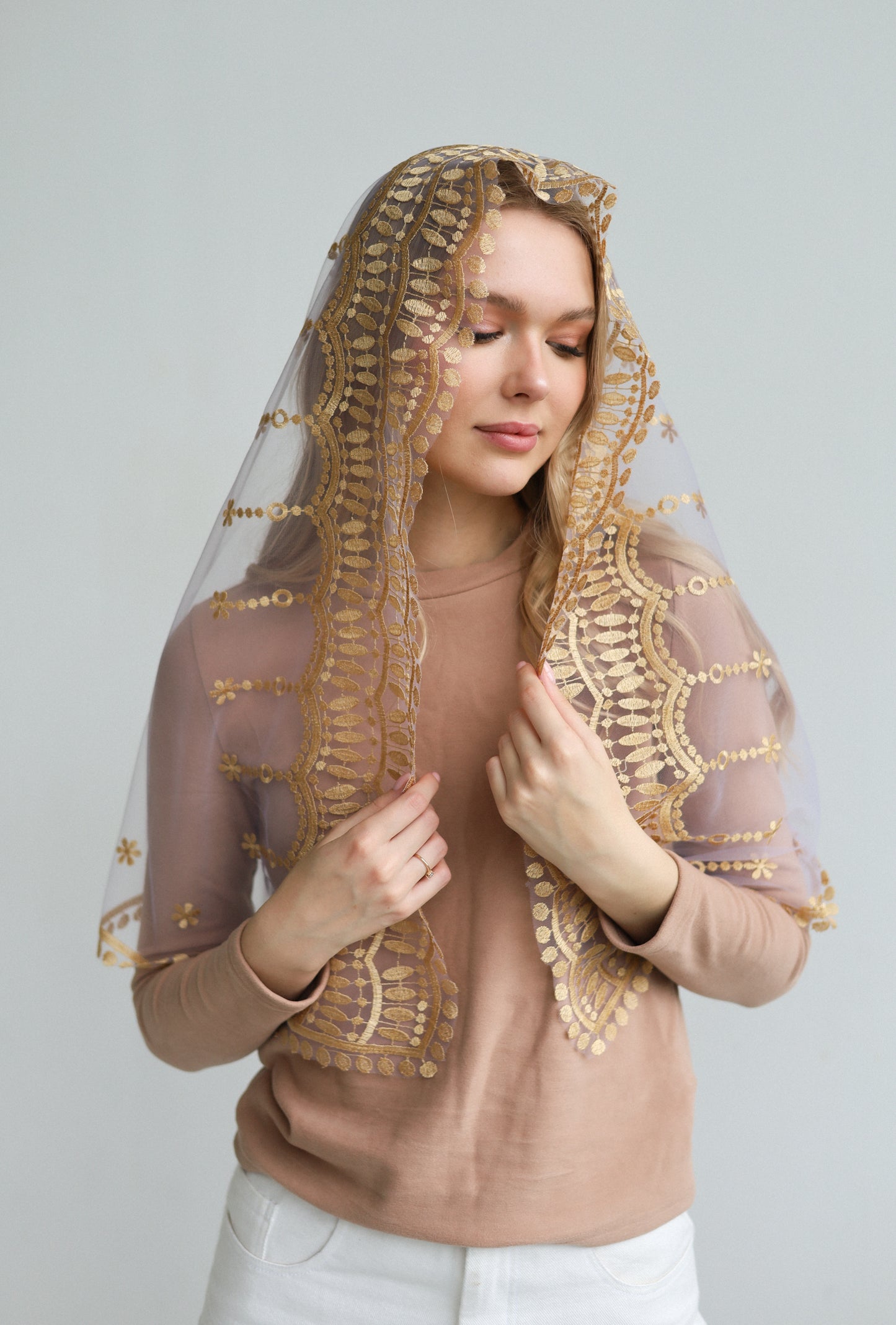 VEIL WITH HEART EMBROIDERY