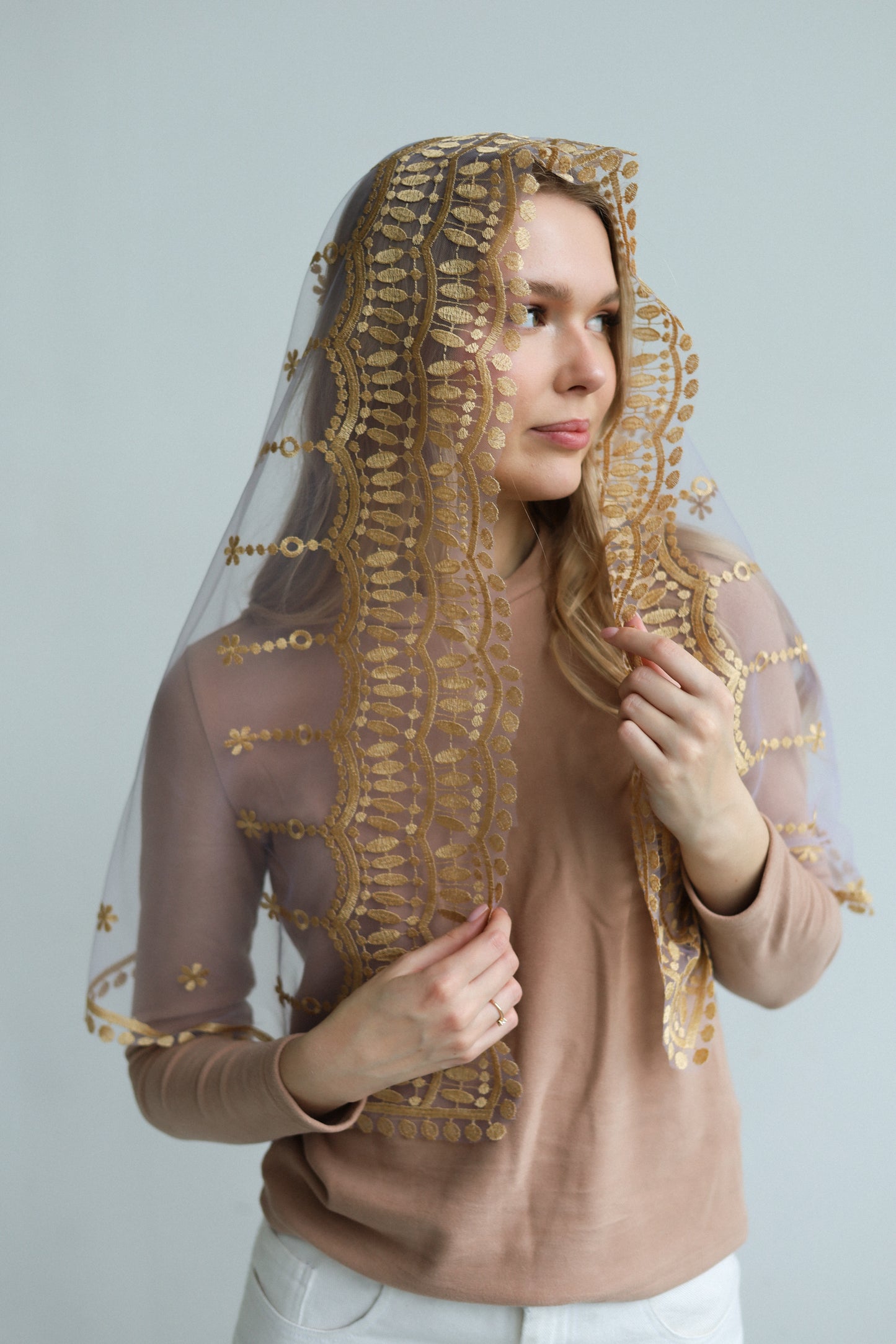 VEIL WITH HEART EMBROIDERY