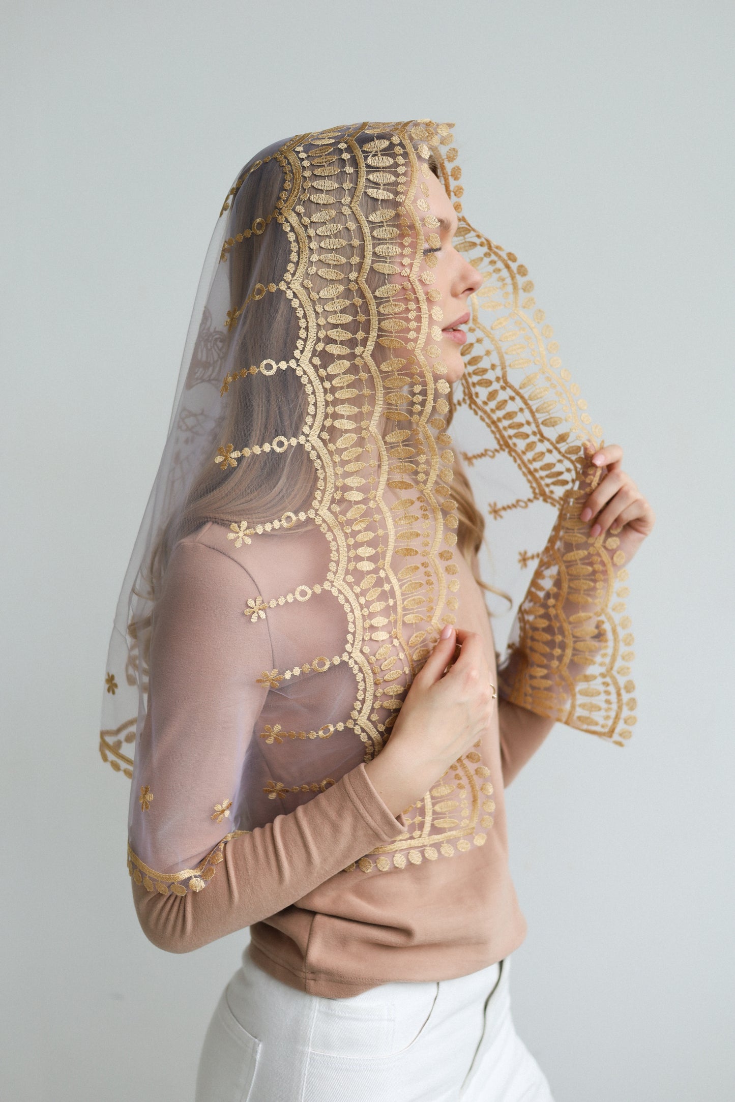 VEIL WITH HEART EMBROIDERY