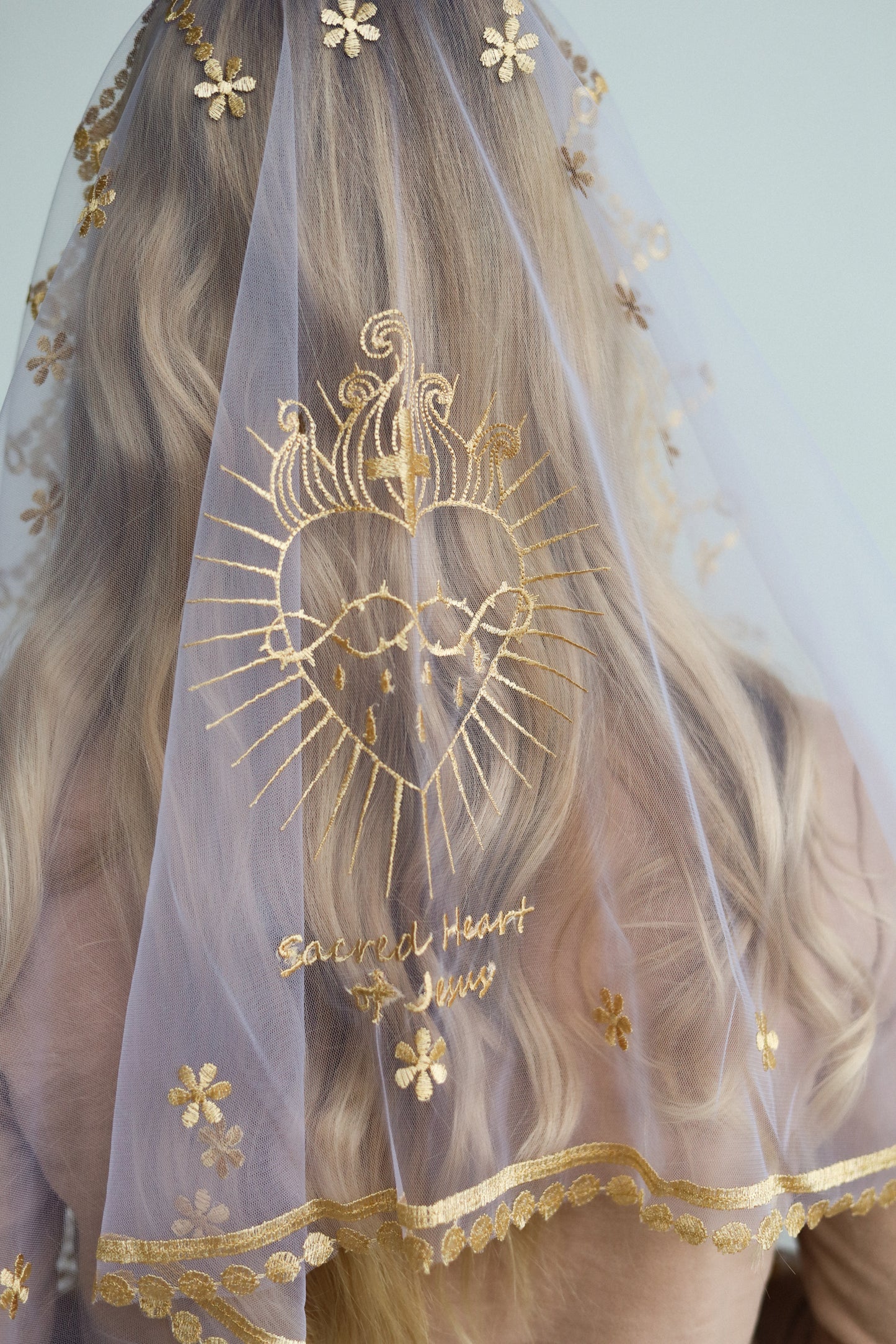 VEIL WITH HEART EMBROIDERY