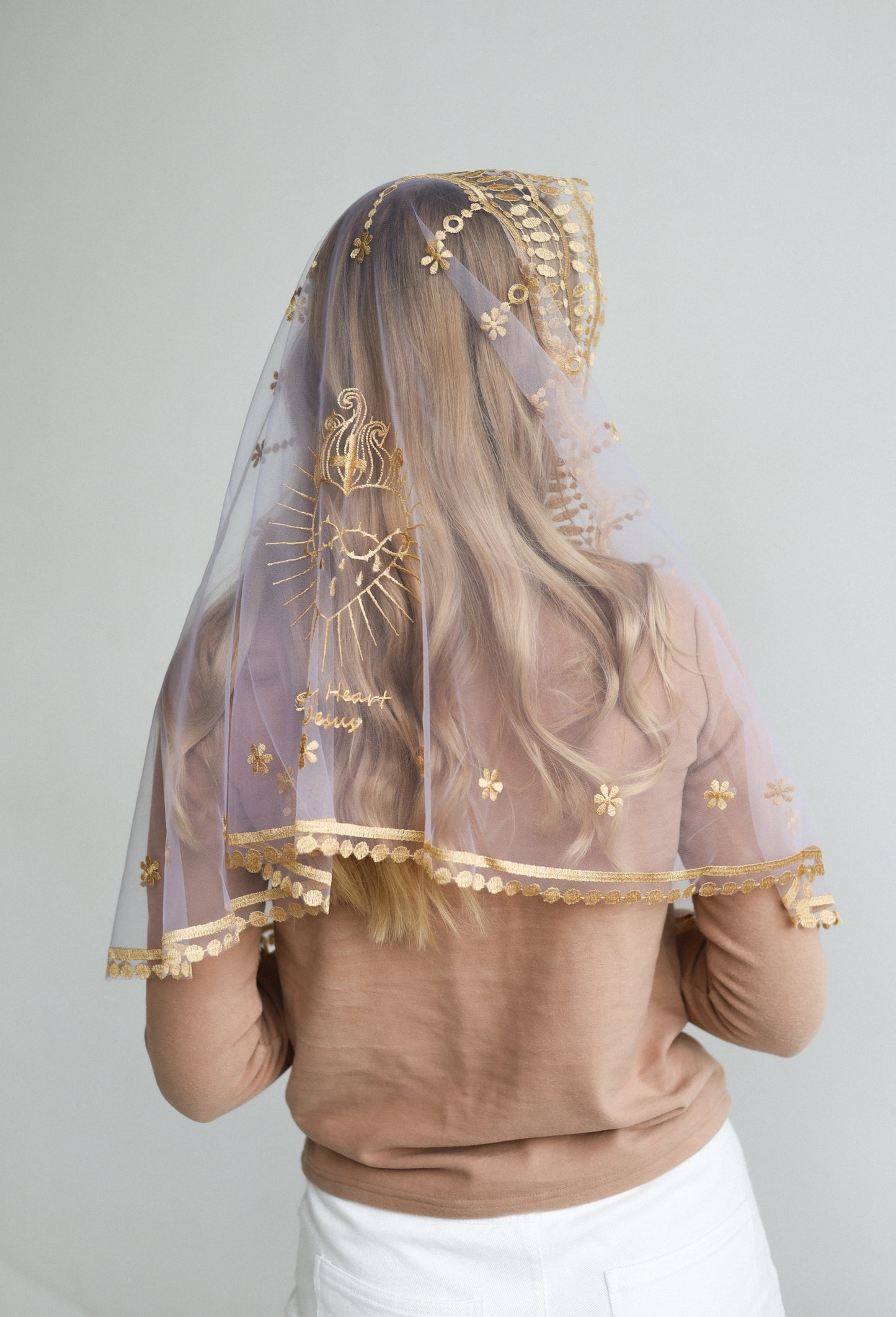 VEIL WITH HEART EMBROIDERY