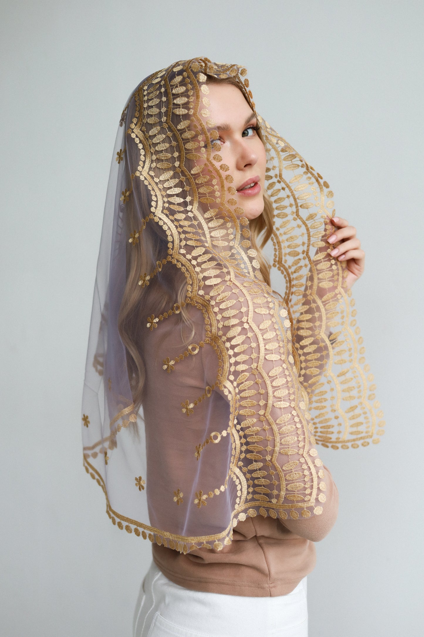 VEIL WITH HEART EMBROIDERY