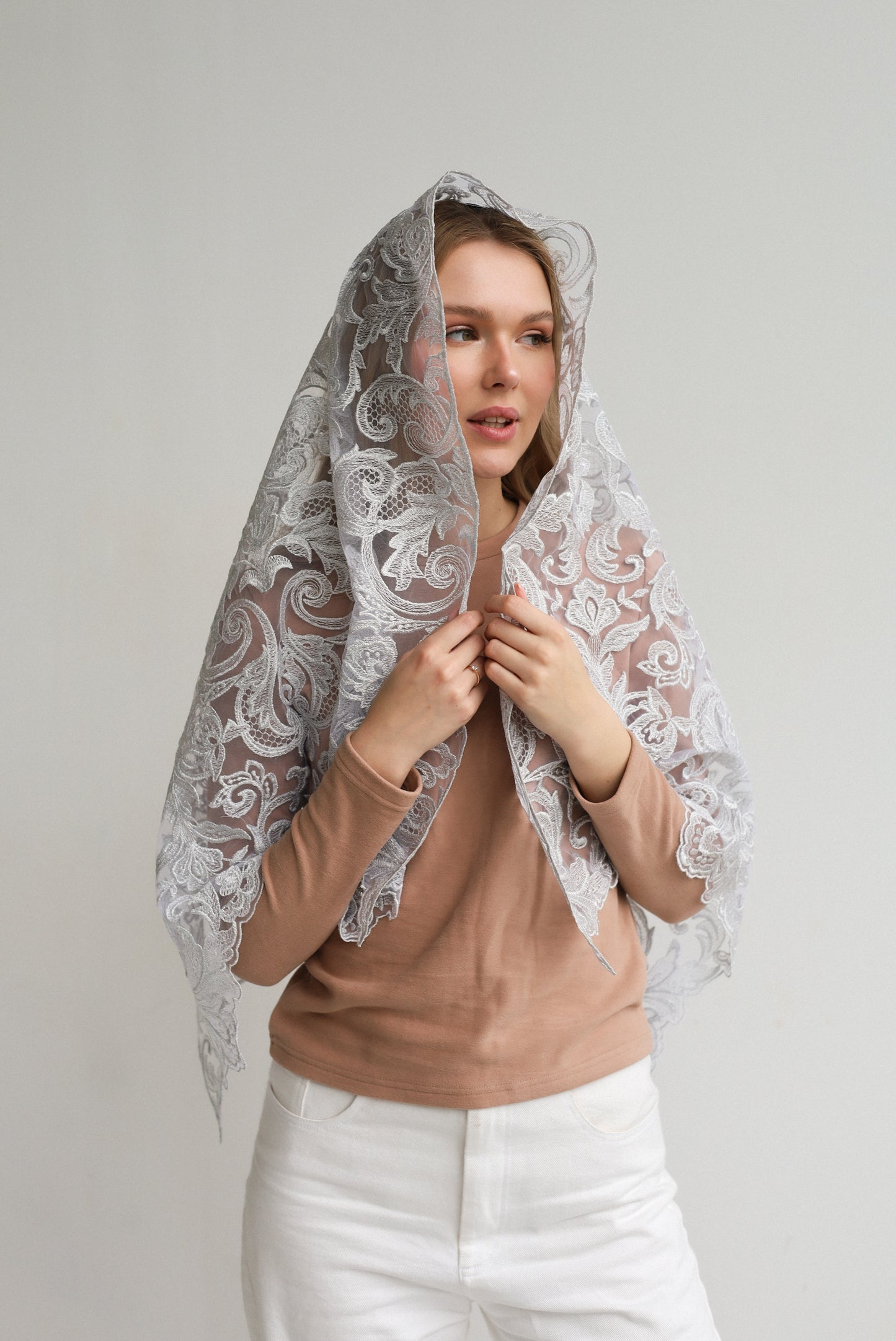 EXTRA LONG SILVER MANTILLA