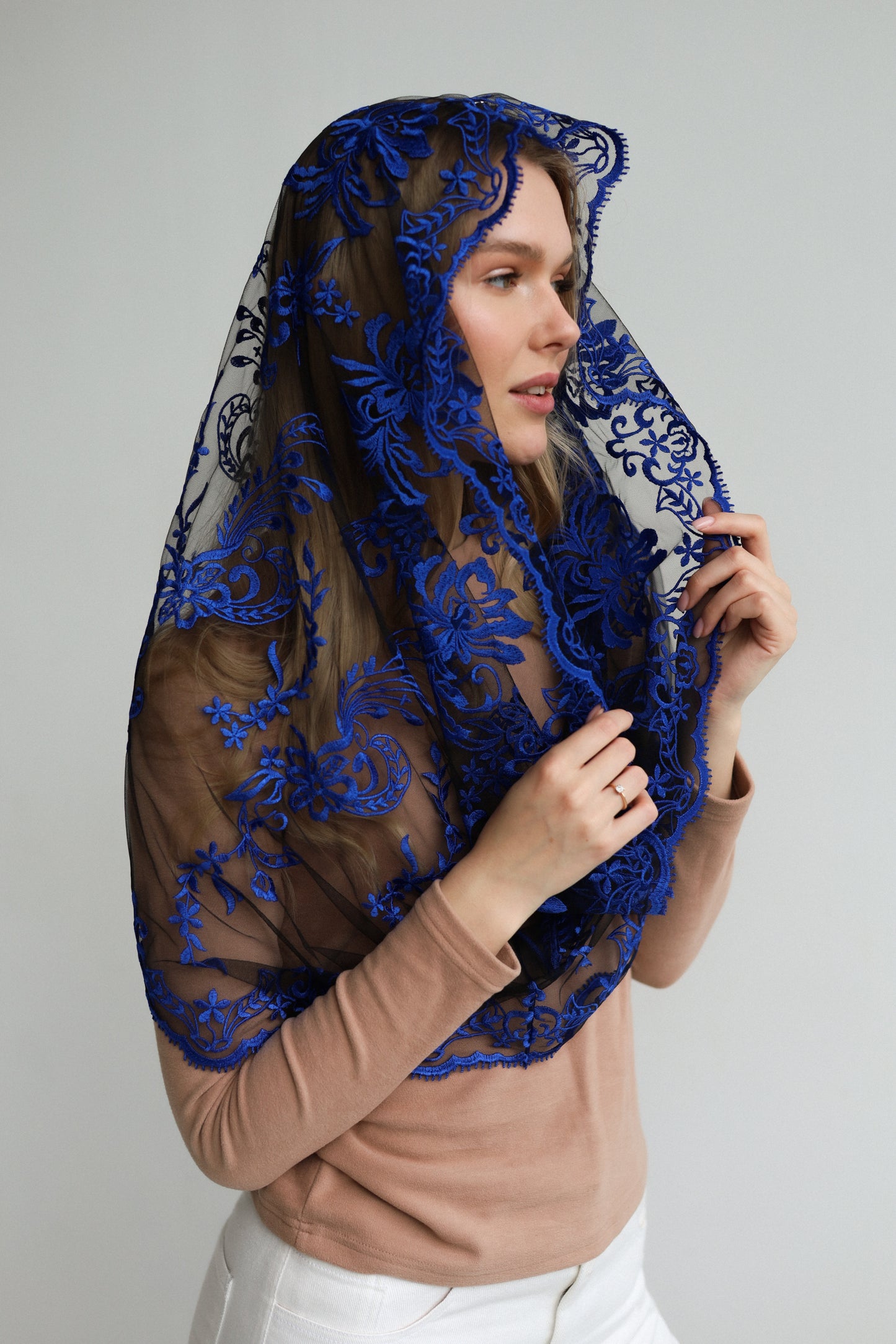 NEW GOLD MANTILLA