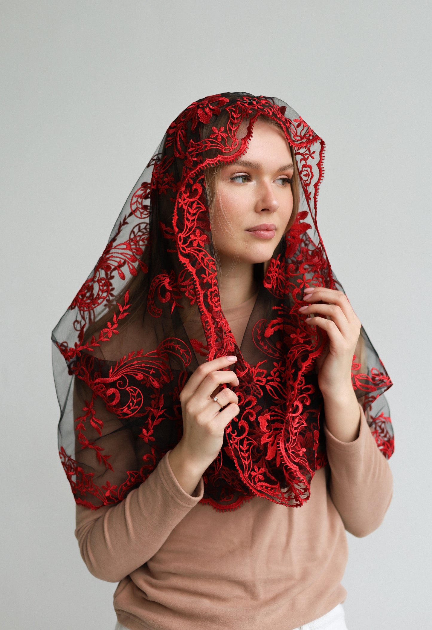 RED INFINITY MANTILLA