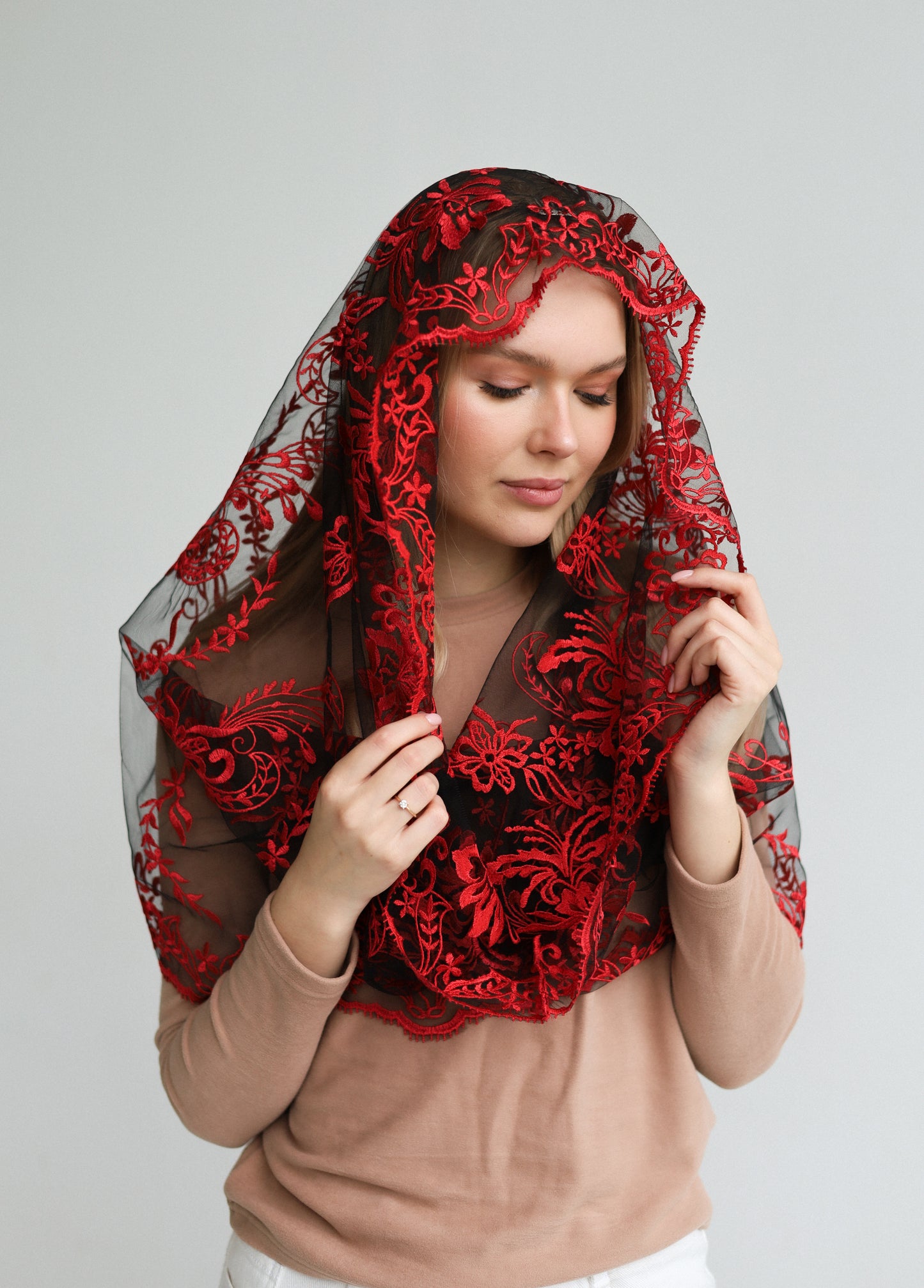 RED INFINITY MANTILLA