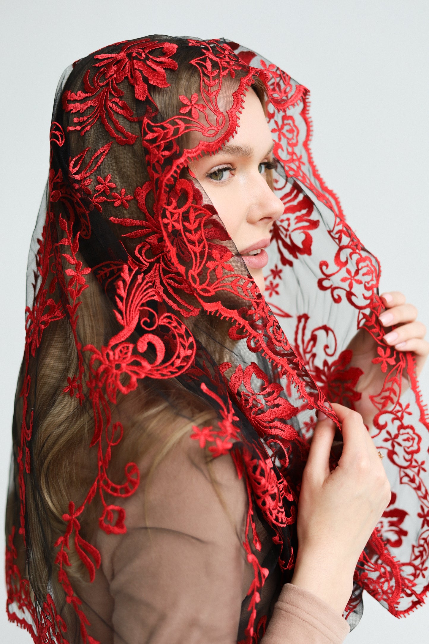 RED INFINITY MANTILLA