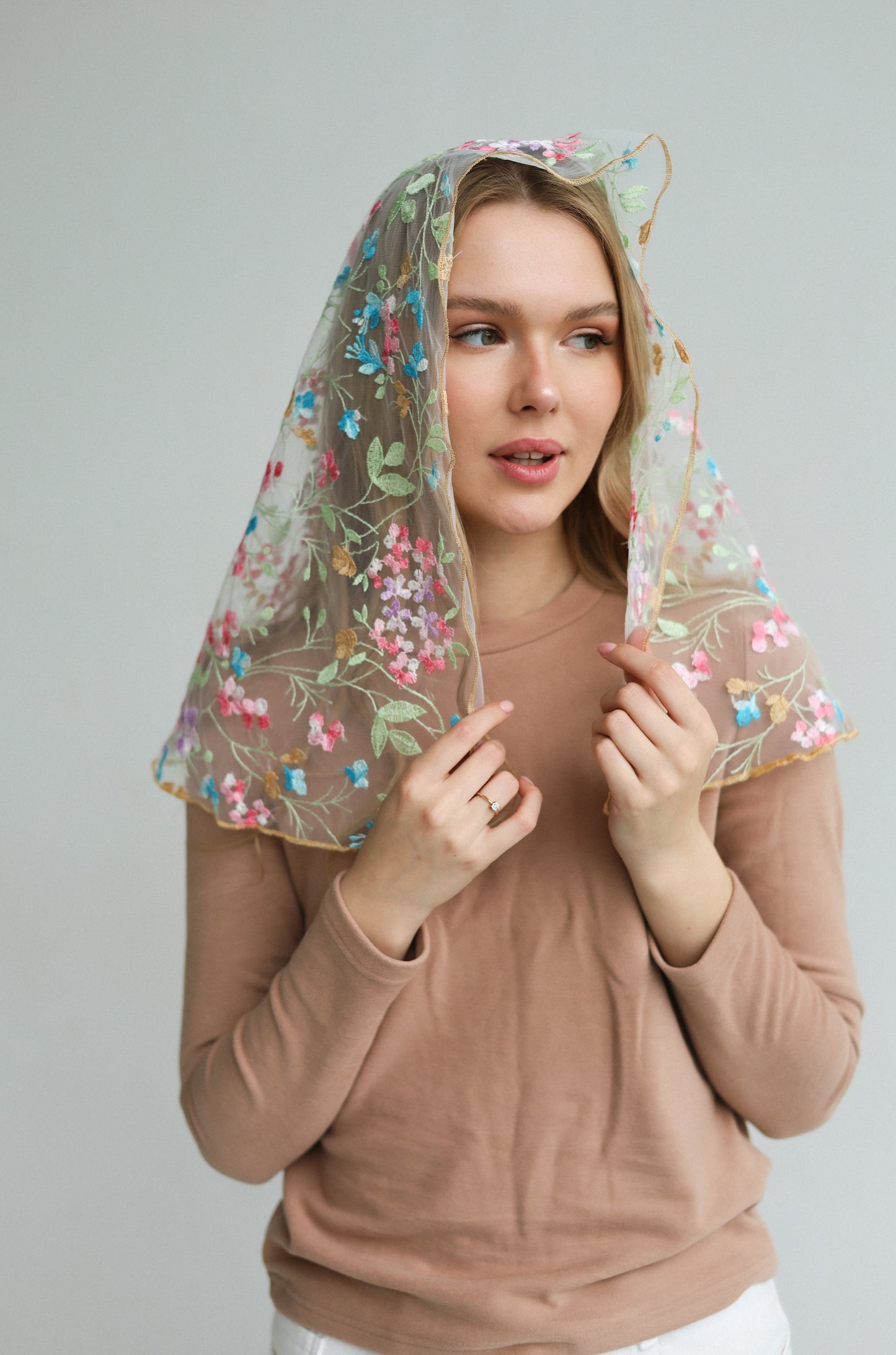 MULTICOLOR MANTILLA