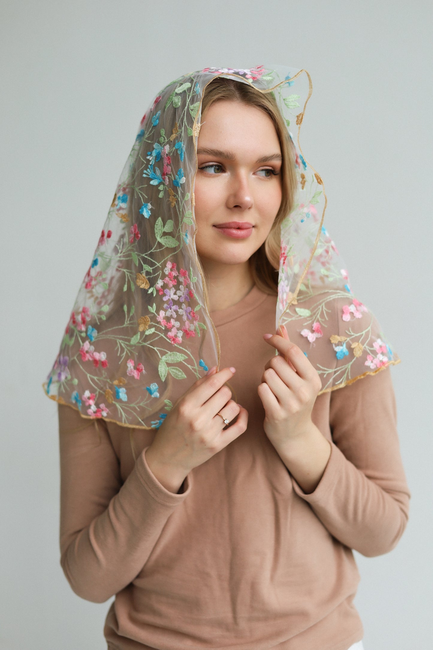 MULTICOLOR MANTILLA