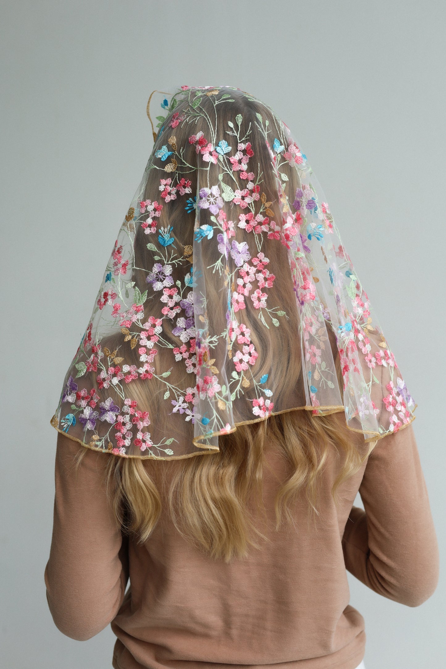 MULTICOLOR MANTILLA