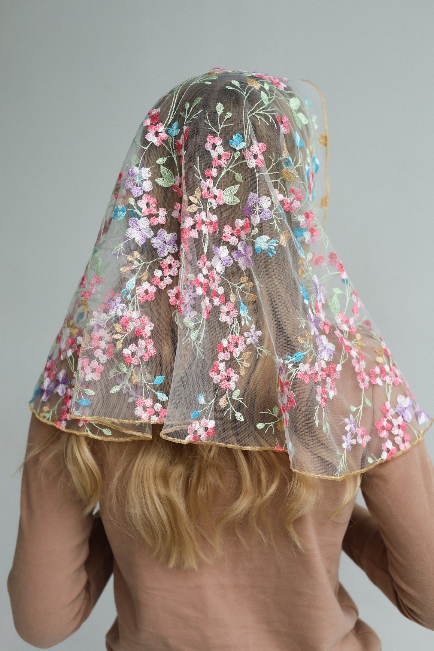 MULTICOLOR MANTILLA
