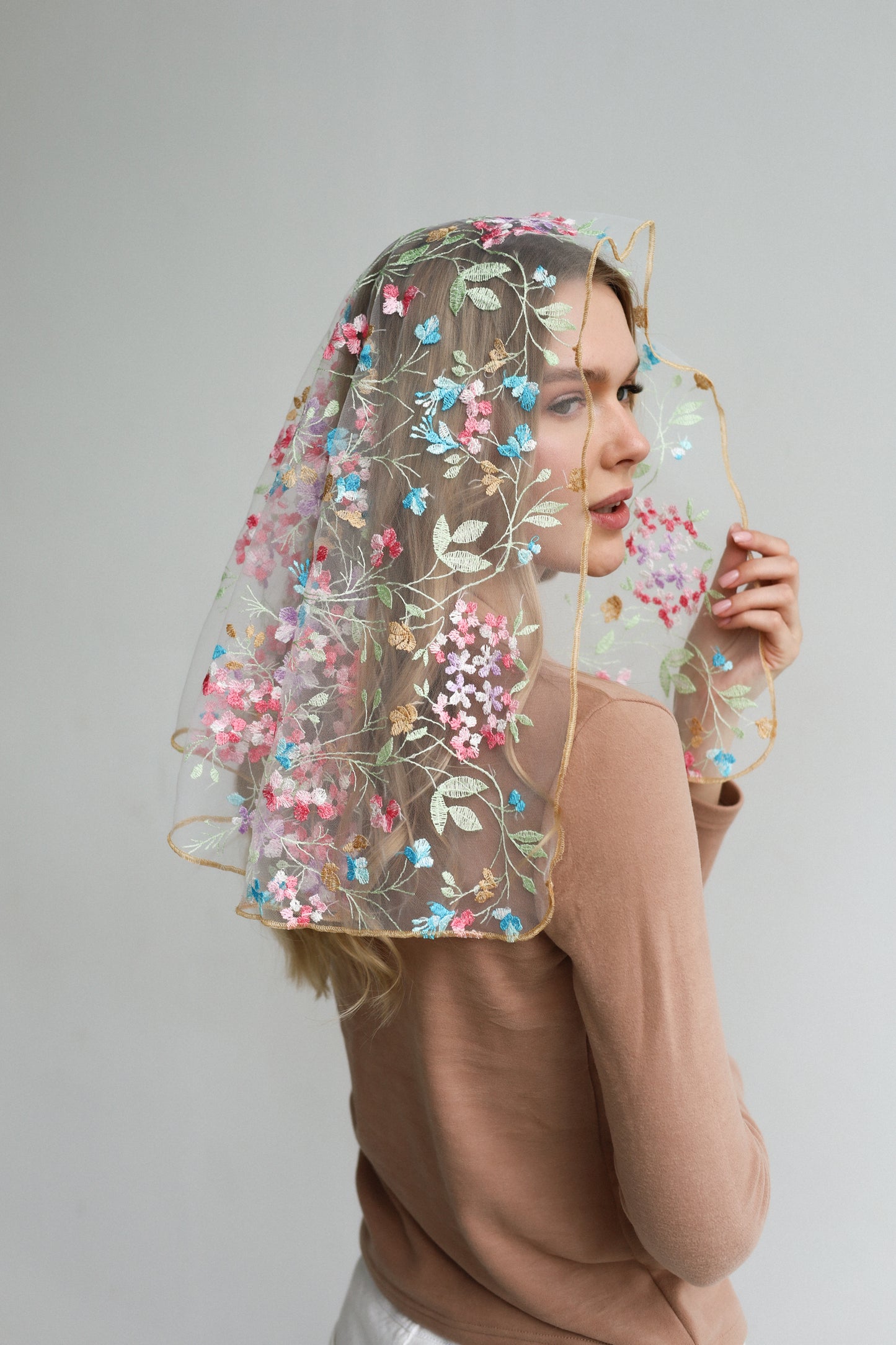 MULTICOLOR MANTILLA