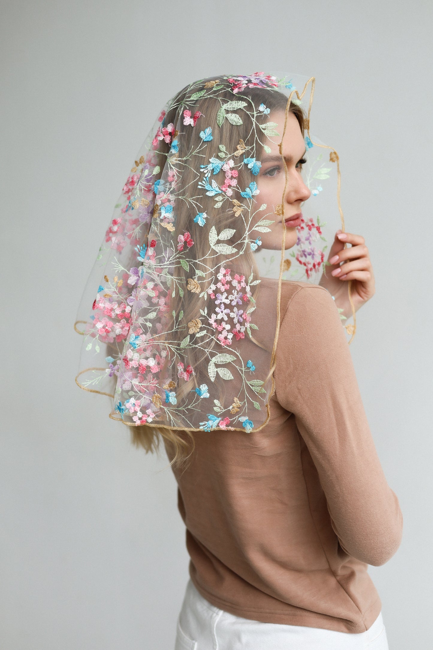 MULTICOLOR MANTILLA