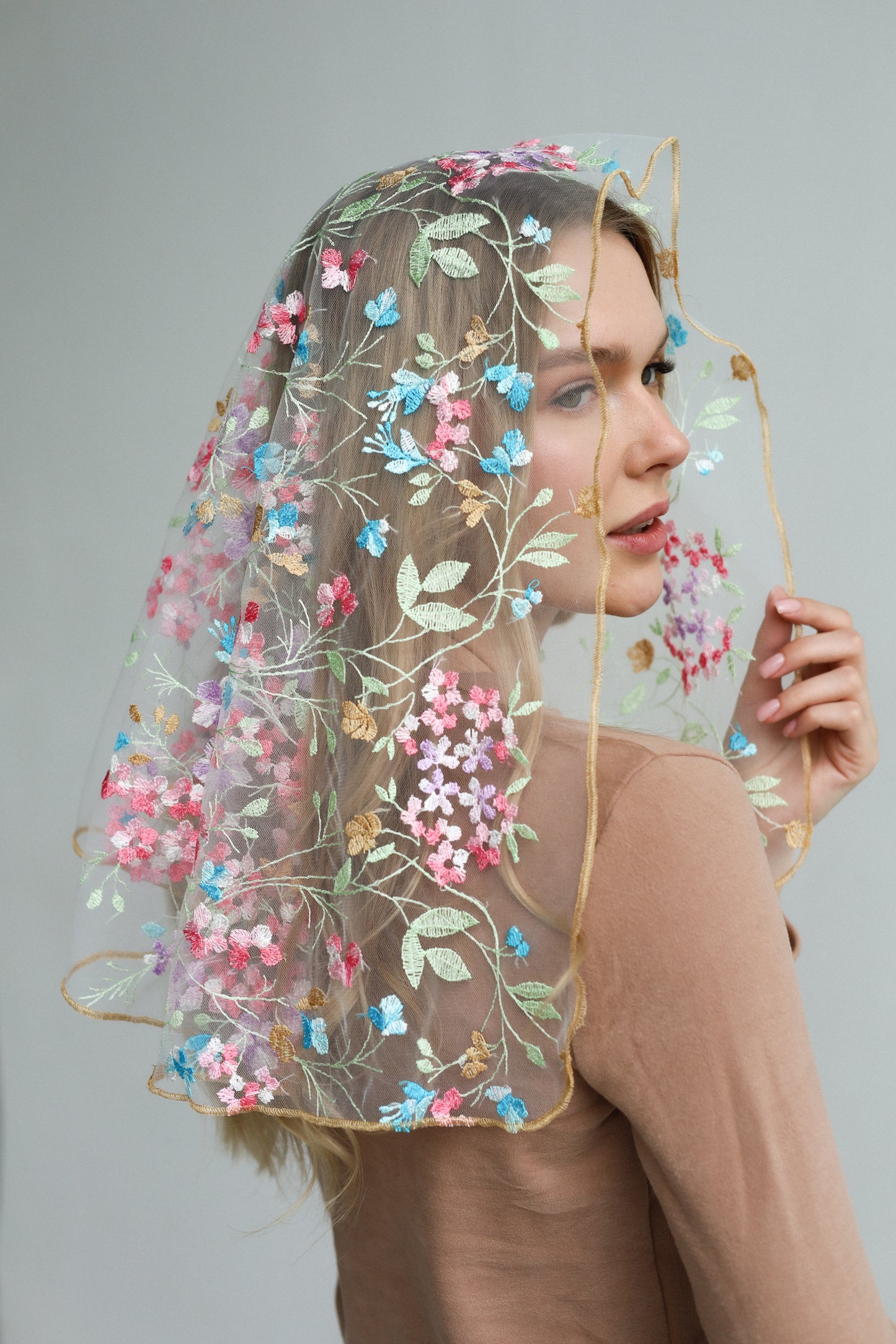 MULTICOLOR MANTILLA