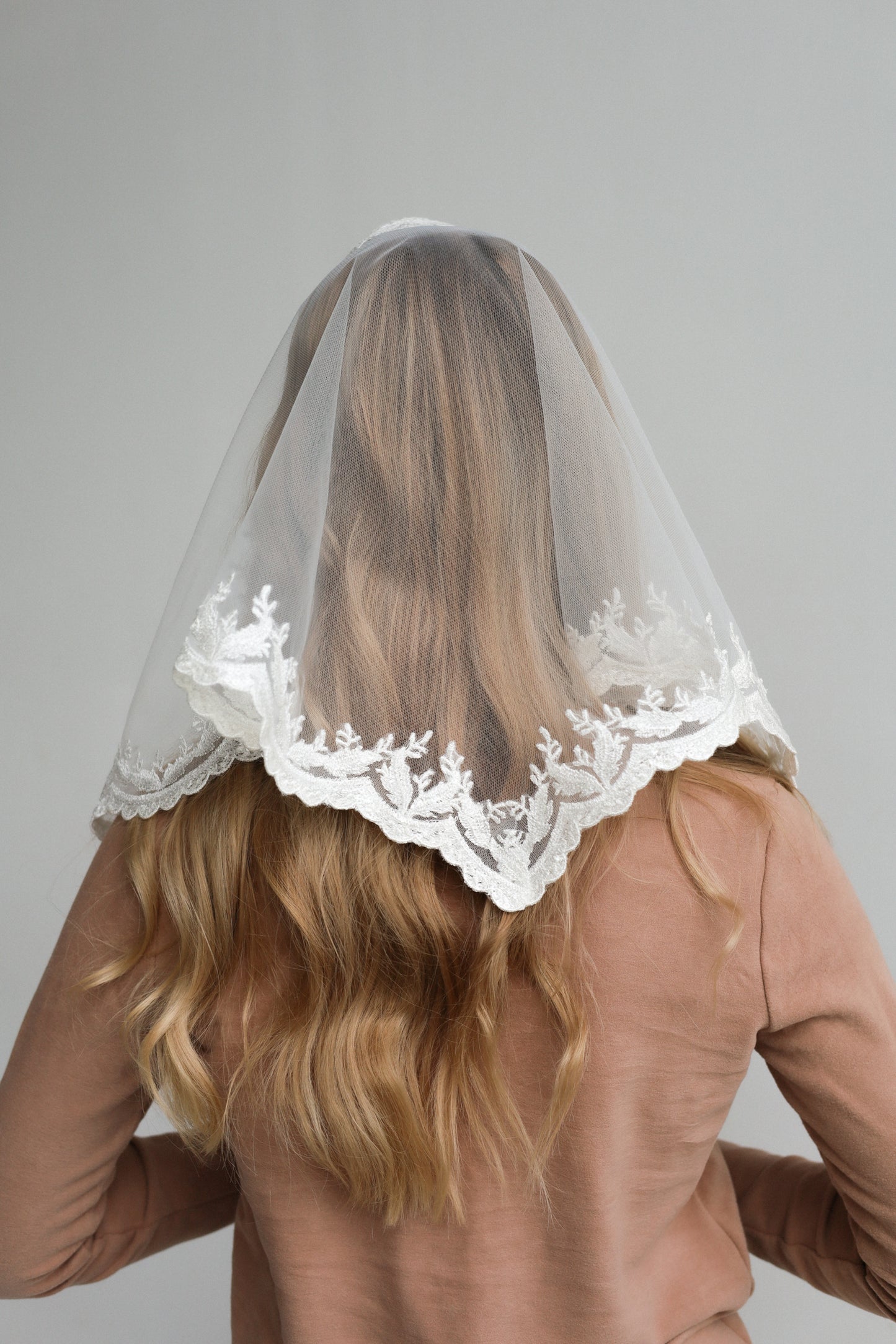 SHINY LACE TRIM VEIL