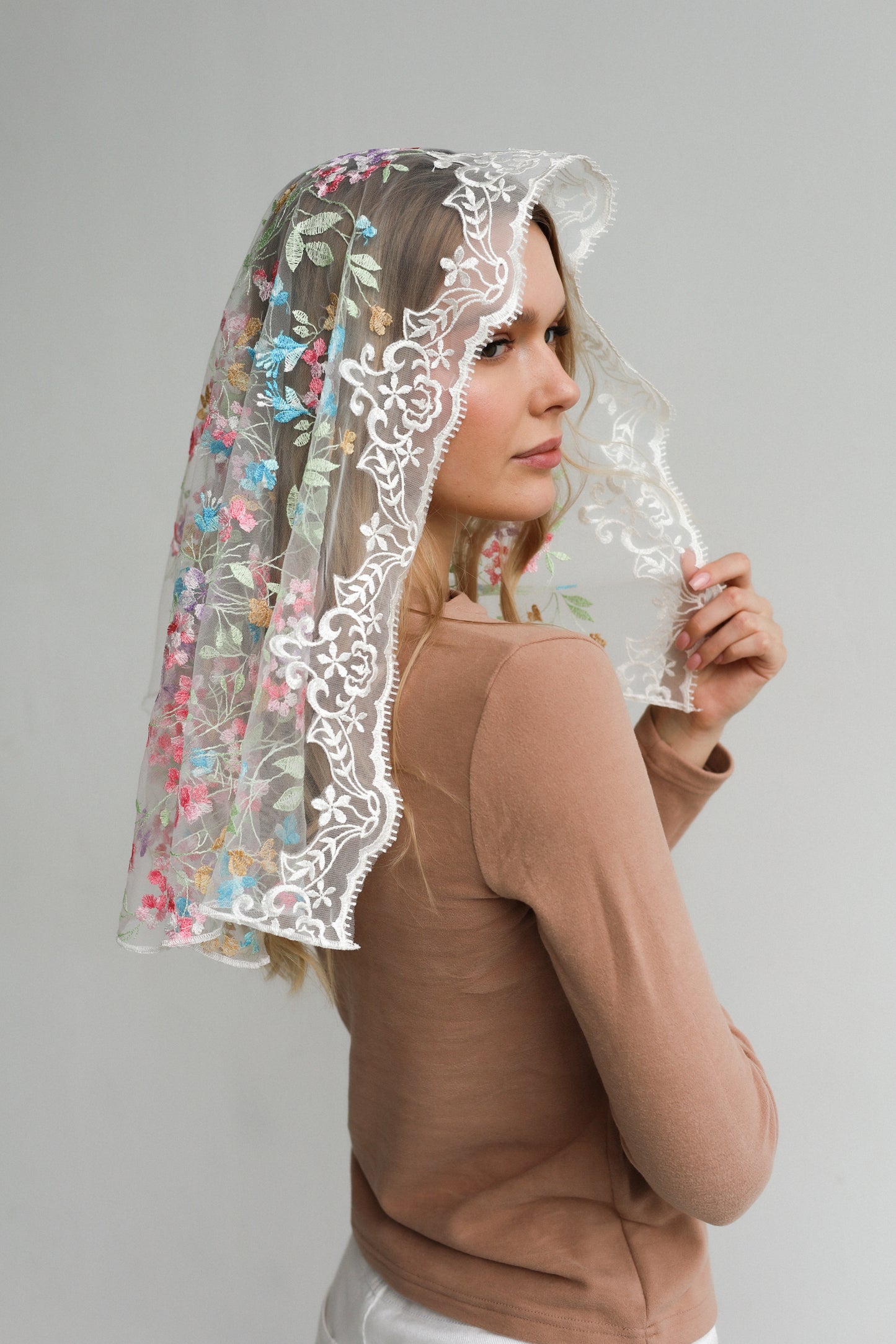 COLORED FLORAL VEIL