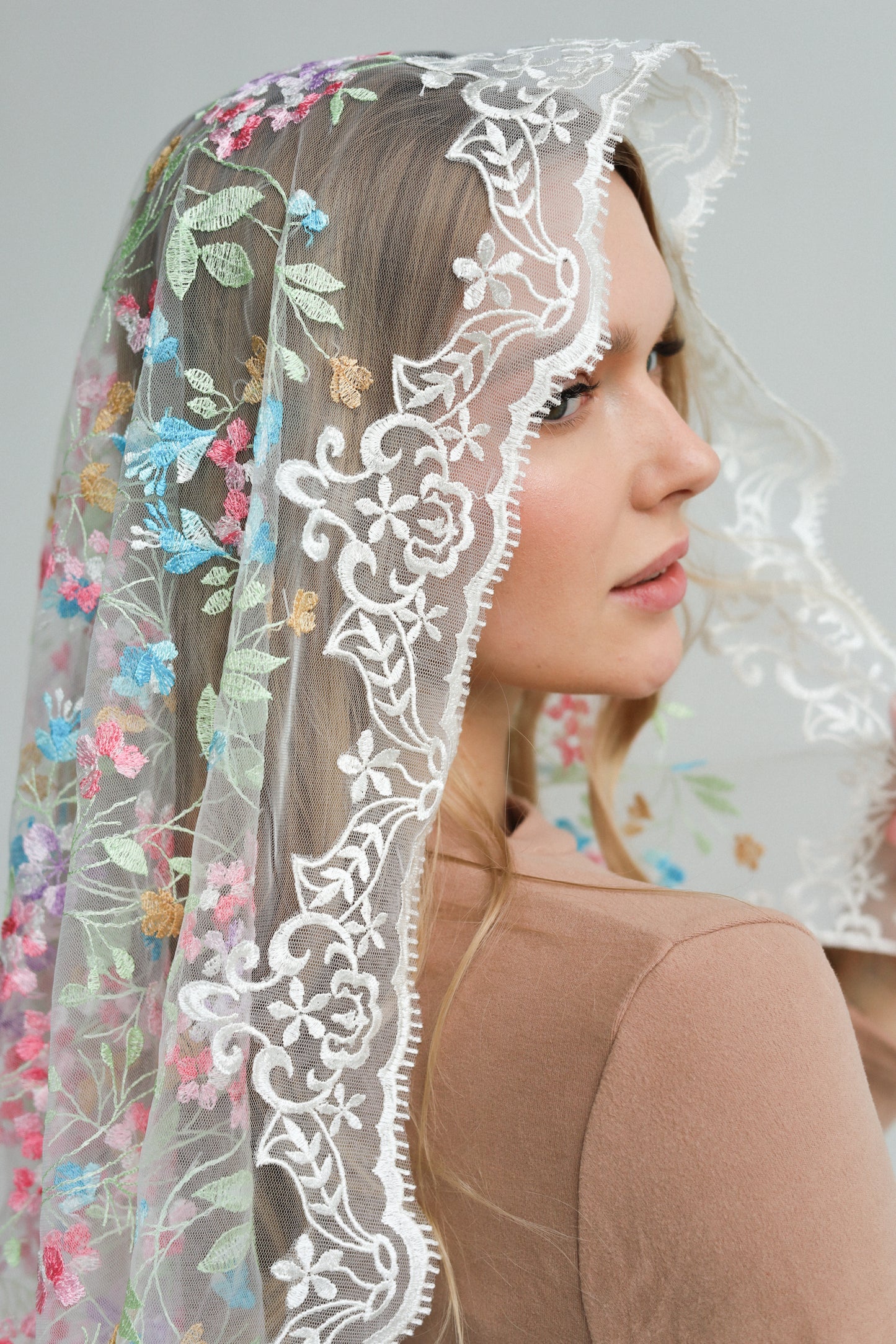 COLORED FLORAL VEIL