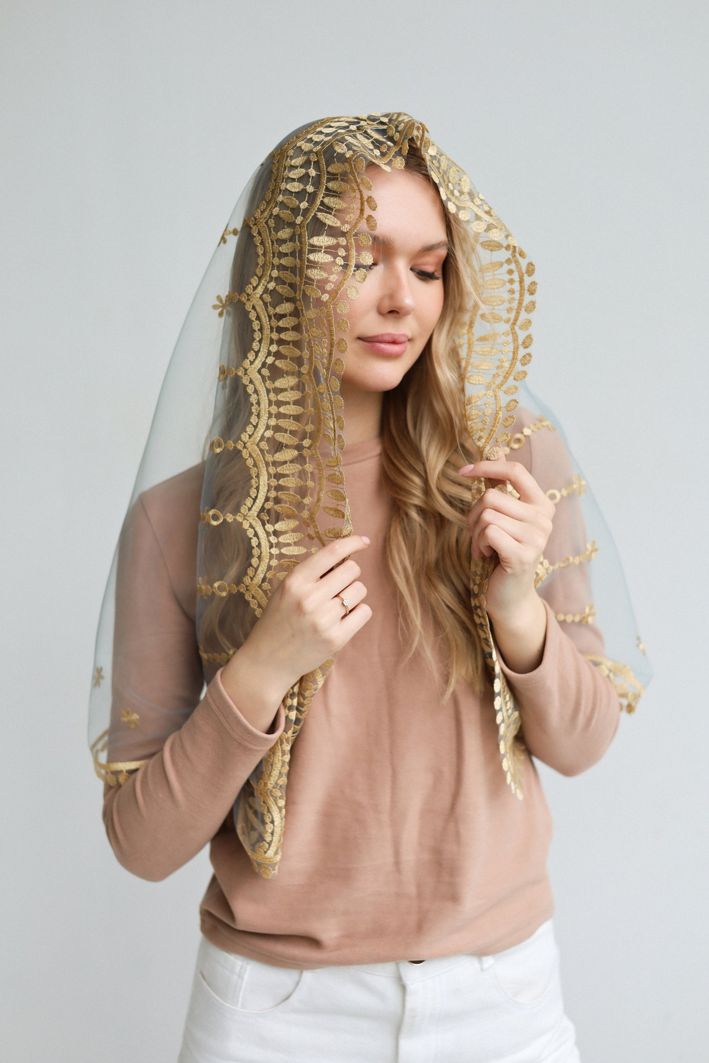 AVE MARIA EMBROIDERY VEIL