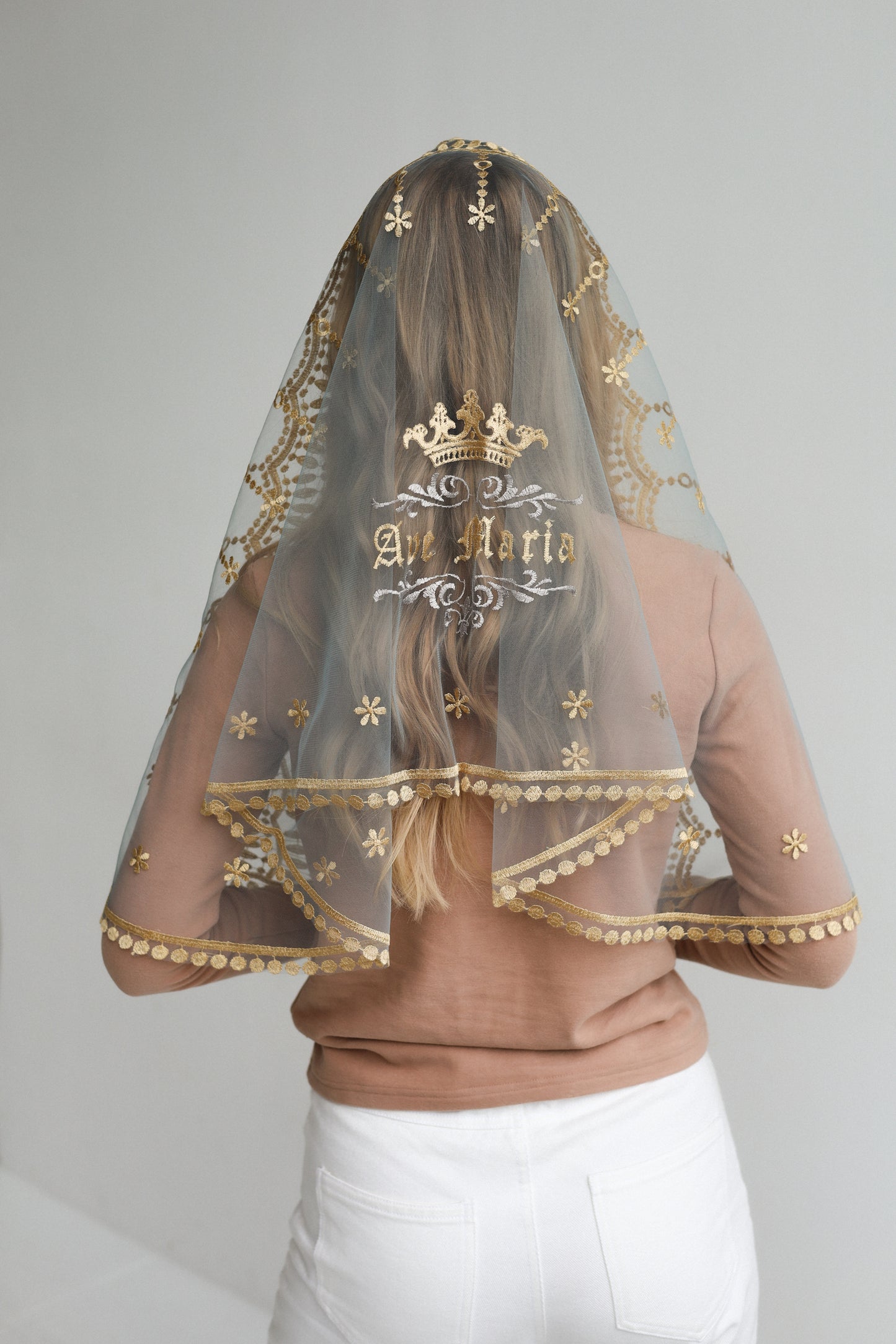 BLUE VEIL WITH EMBROIDERY ON THE BACK