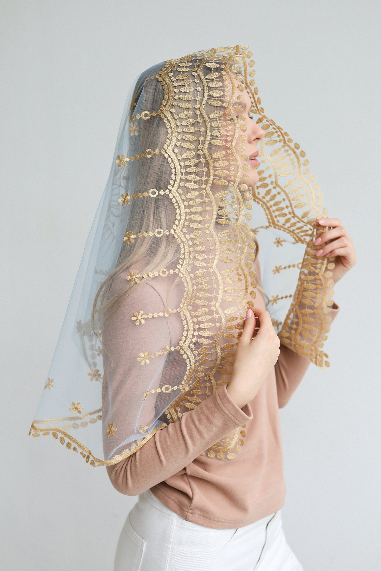 VEIL WITH SACRED HEART