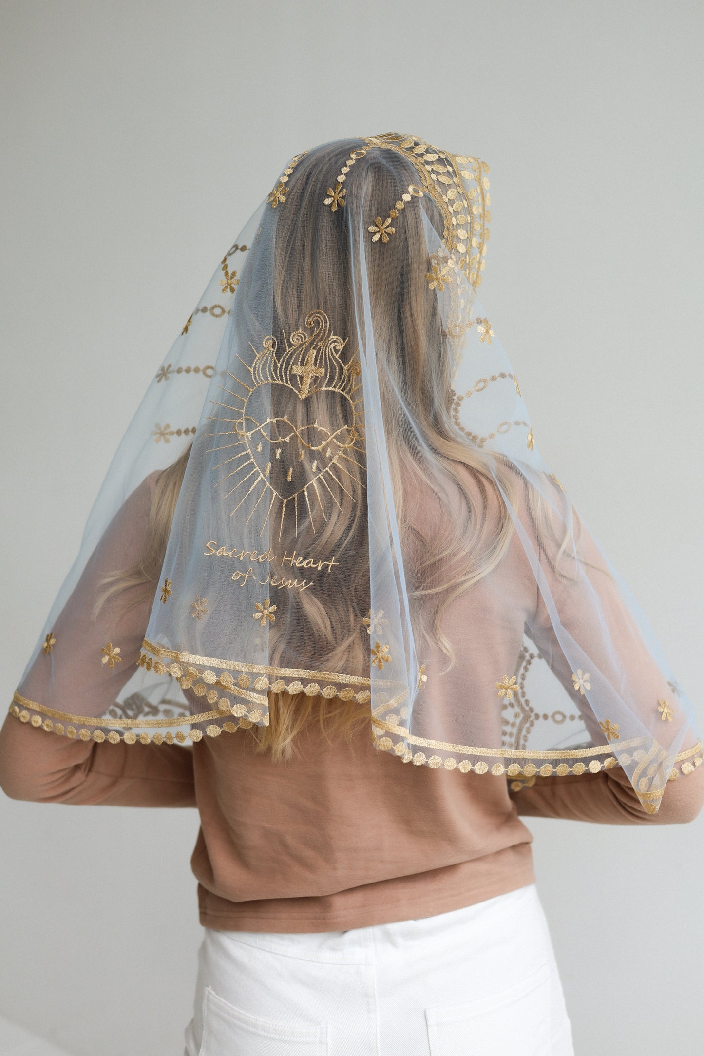 VEIL WITH SACRED HEART