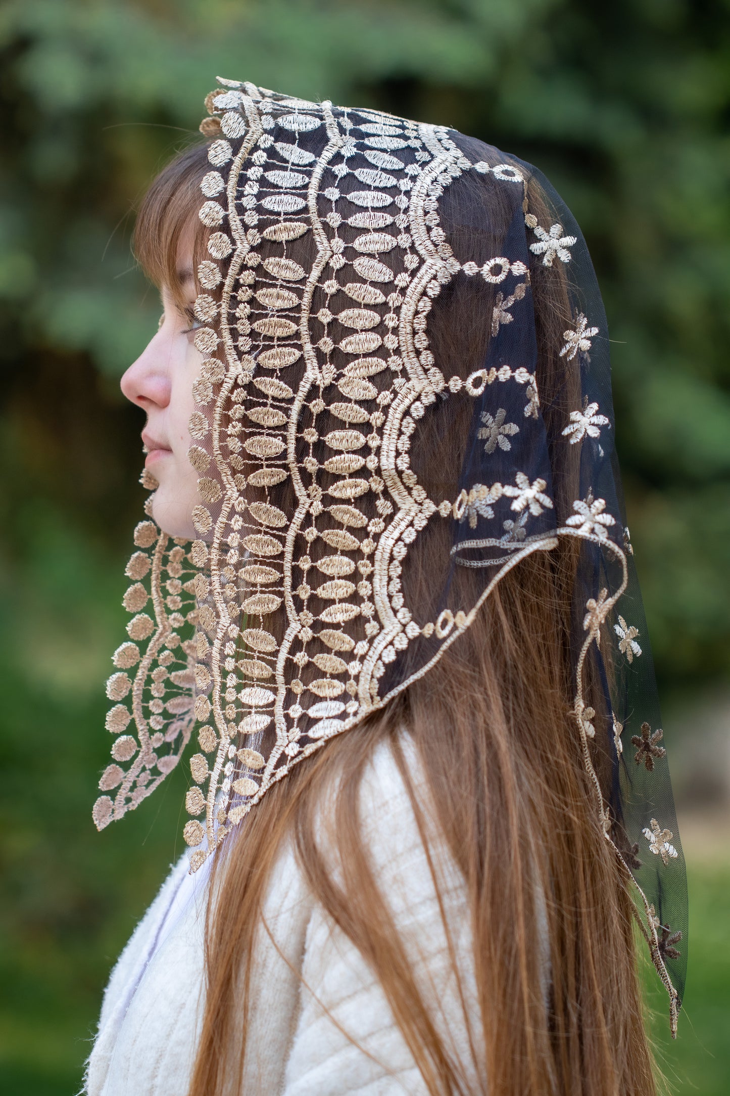 GOLD TRIANGLE VEIL