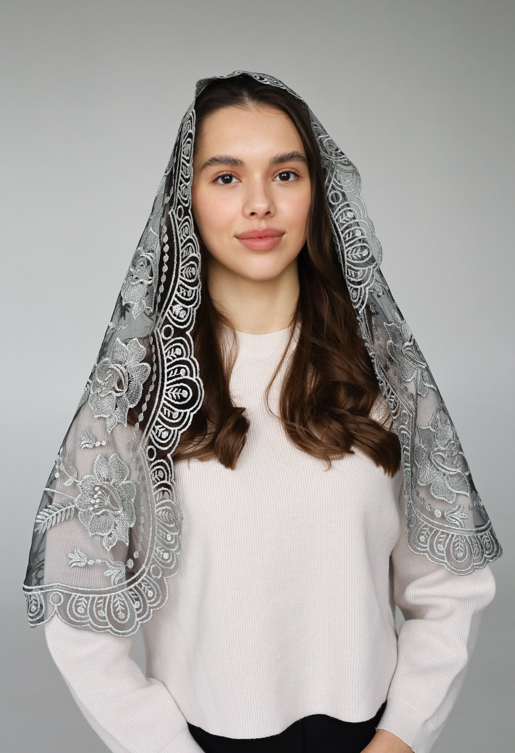 LONG GREY MANTILLA - MariaVeils