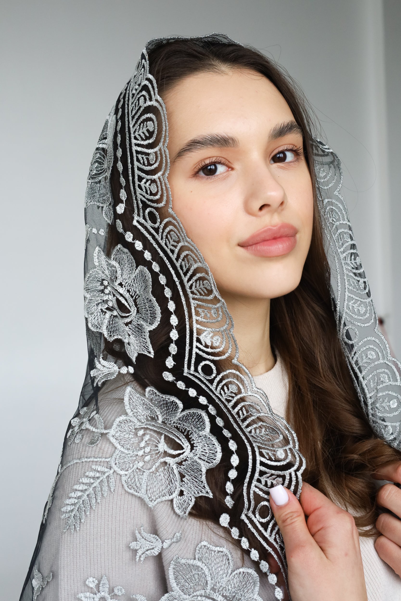 LONG GREY MANTILLA - MariaVeils