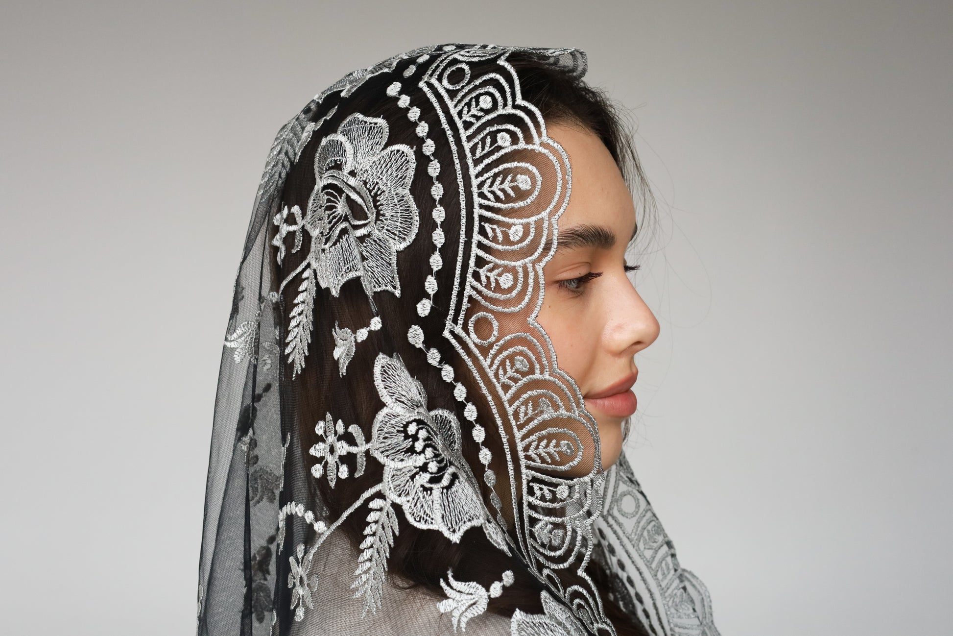 LONG GREY MANTILLA - MariaVeils