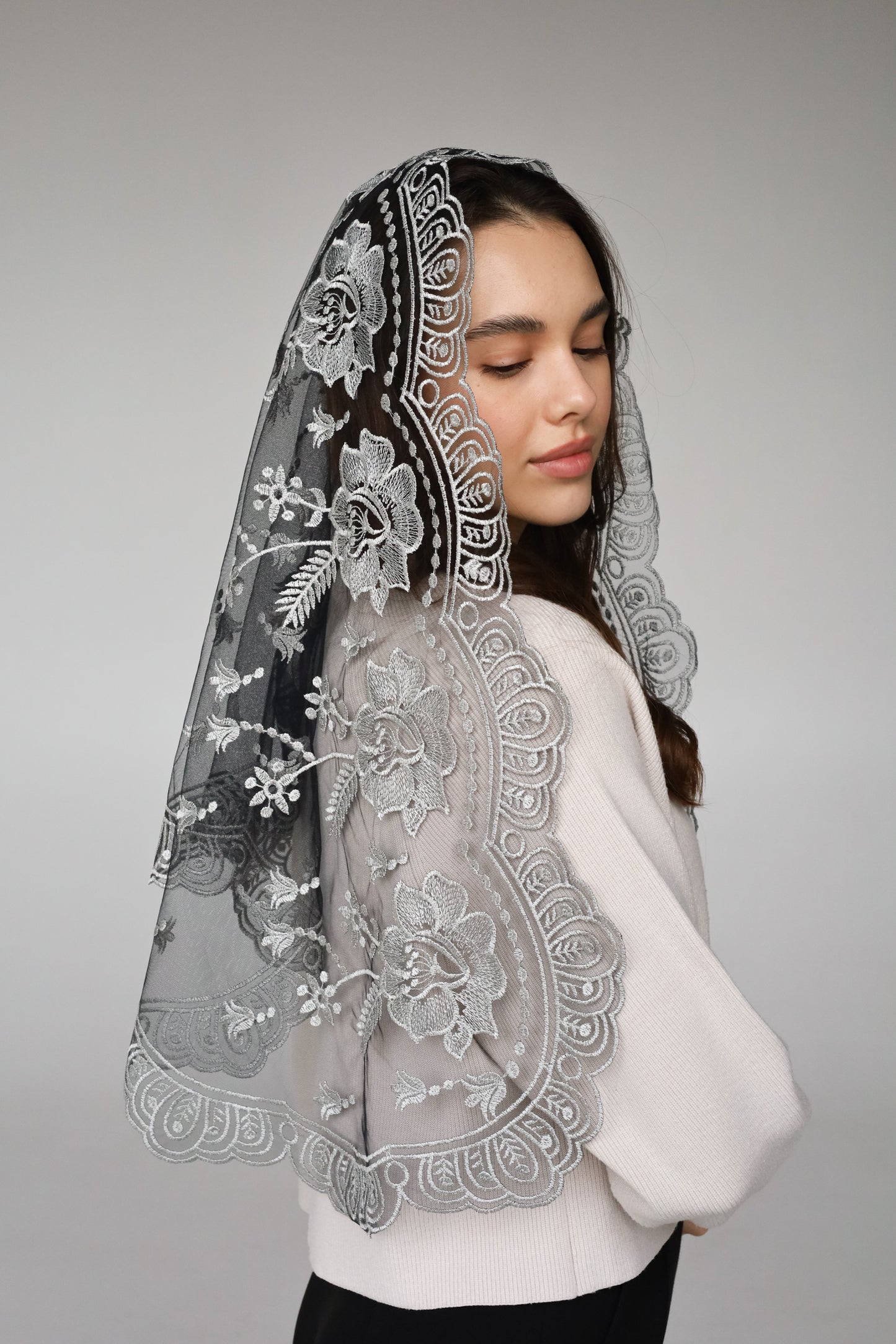 LONG GREY MANTILLA - MariaVeils