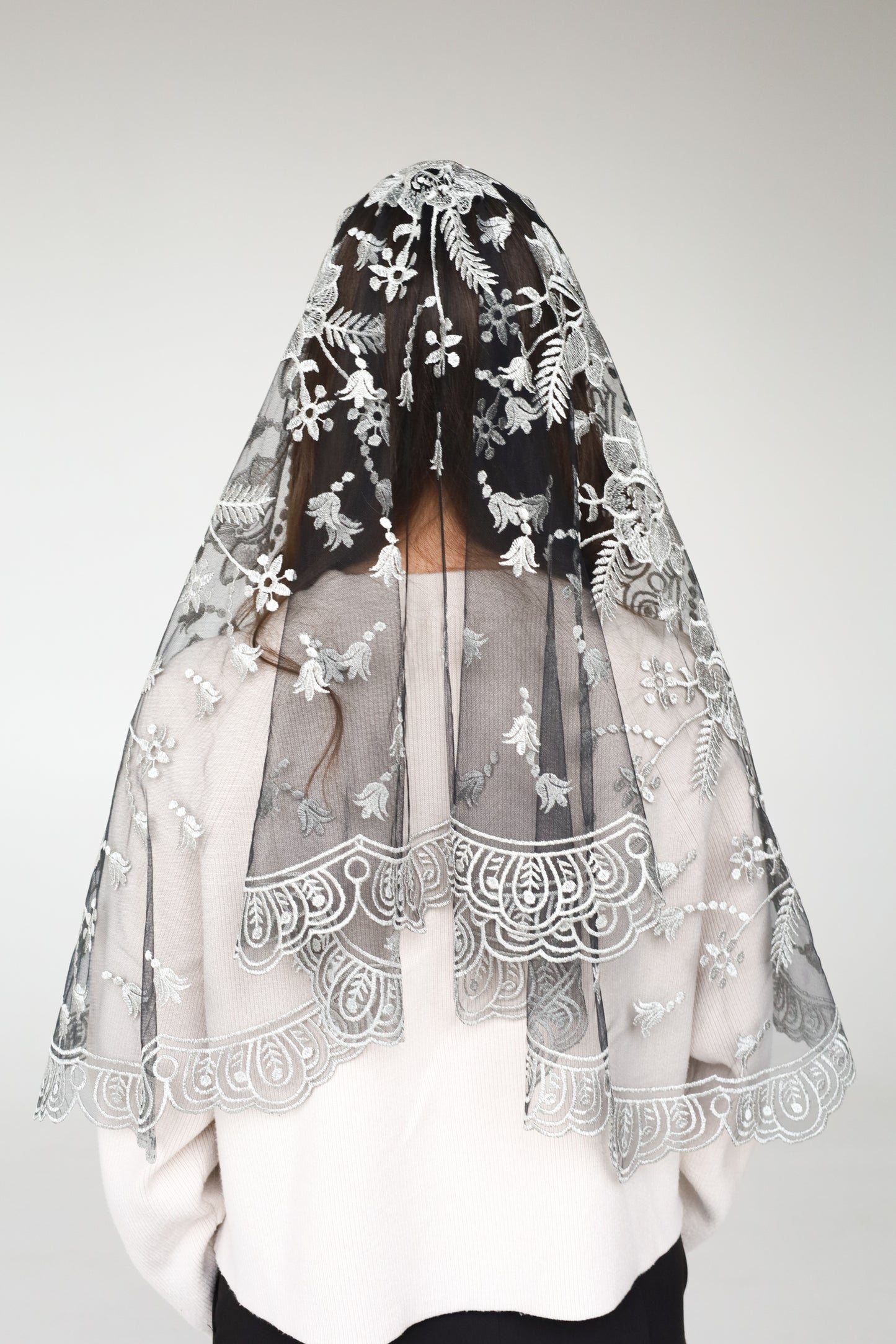 LONG GREY MANTILLA - MariaVeils