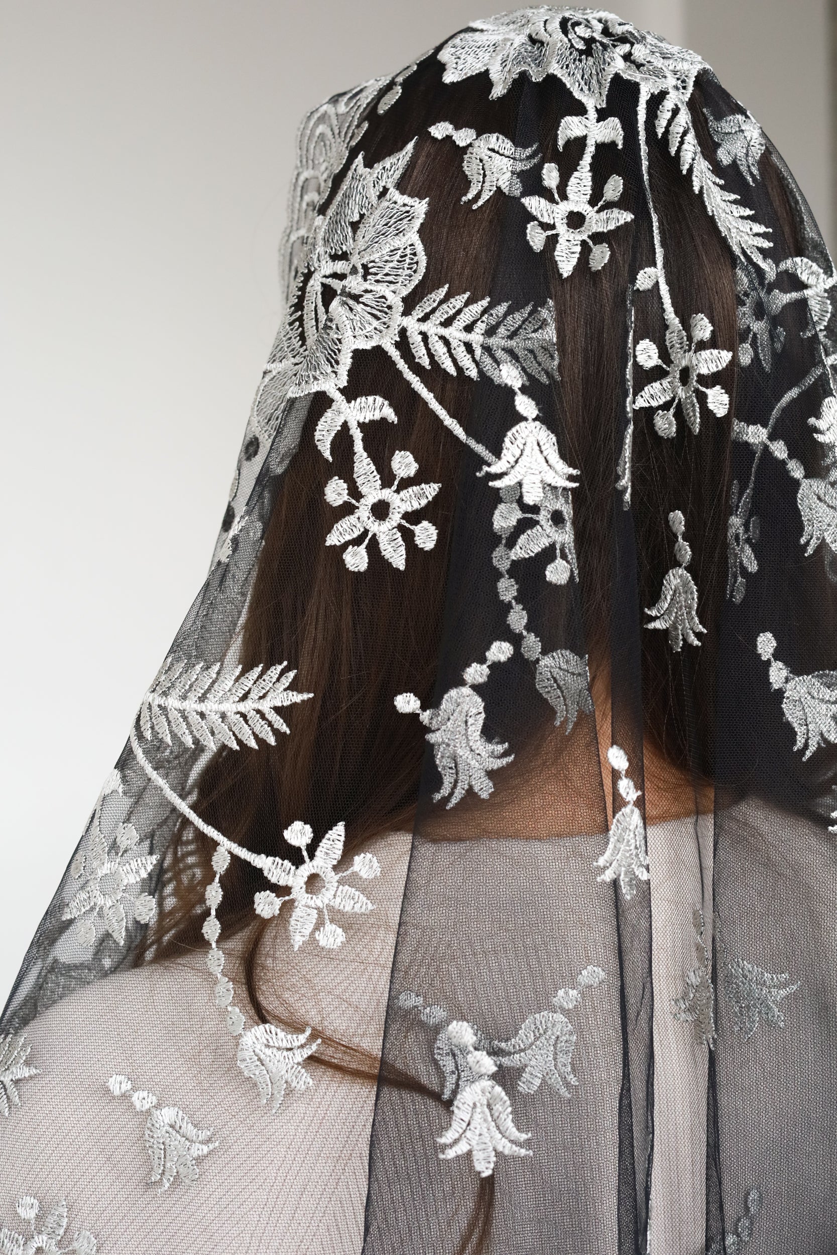 LONG GREY MANTILLA - MariaVeils